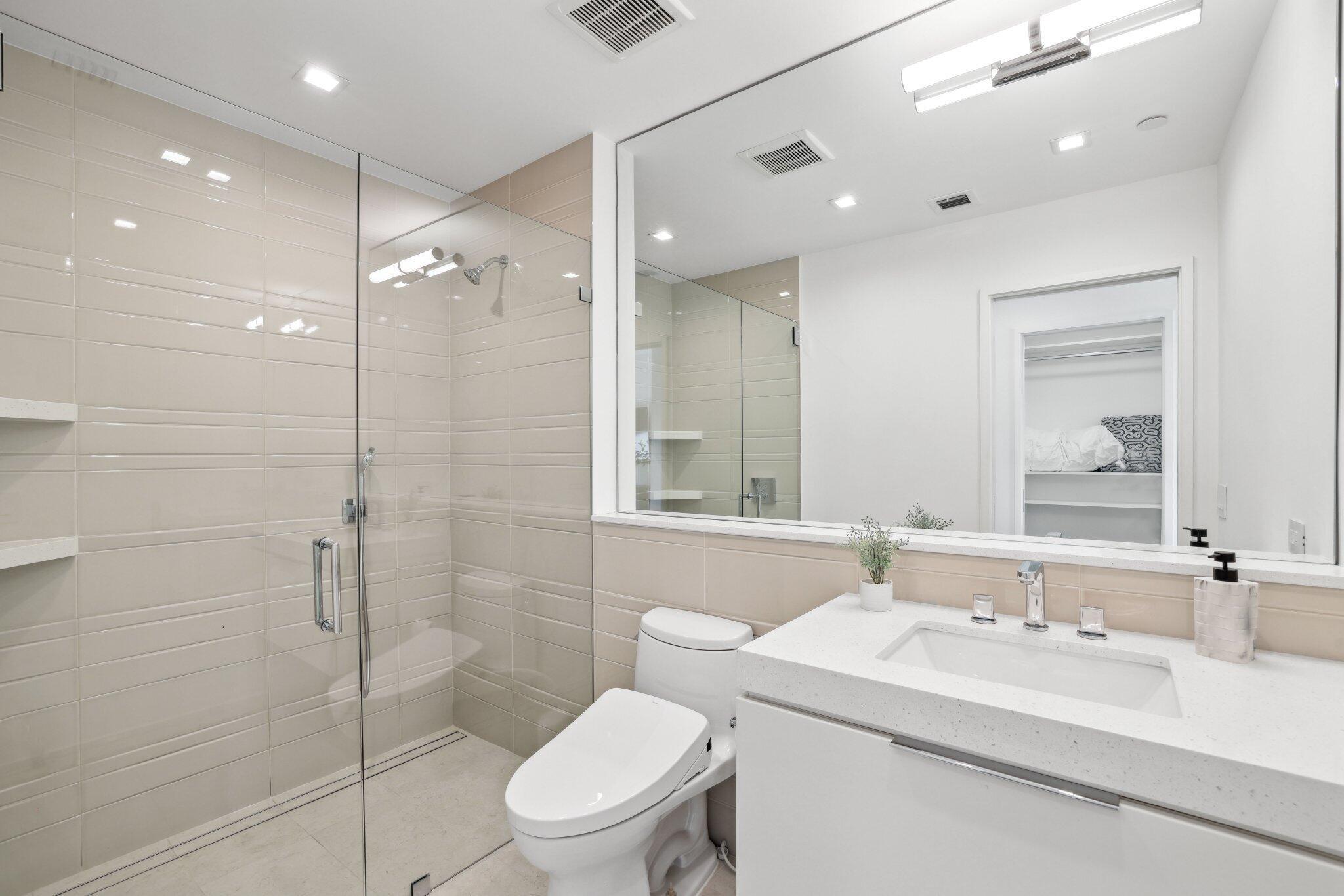 215 MACFARLANE PLAT - Residential