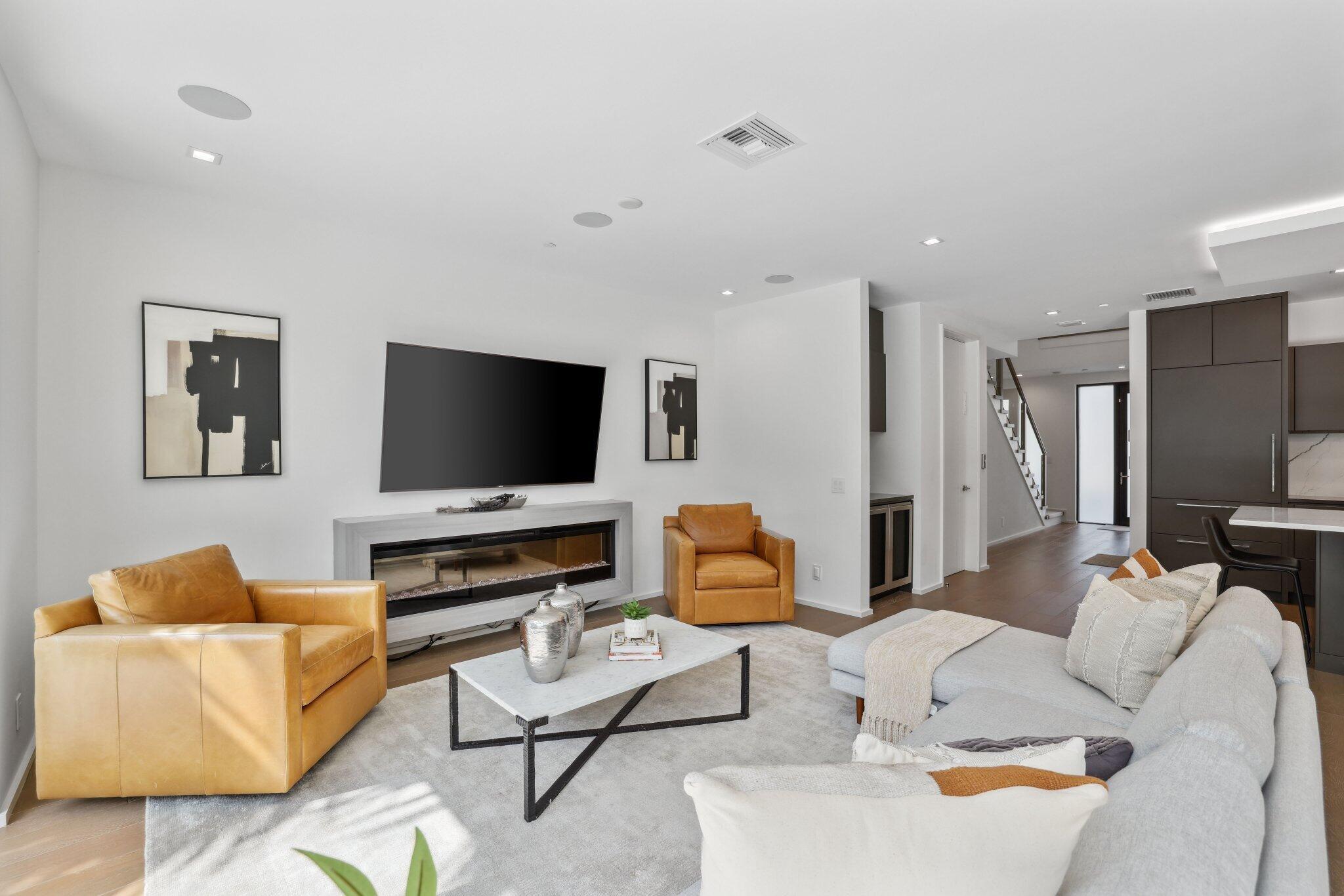 215 MACFARLANE PLAT - Residential