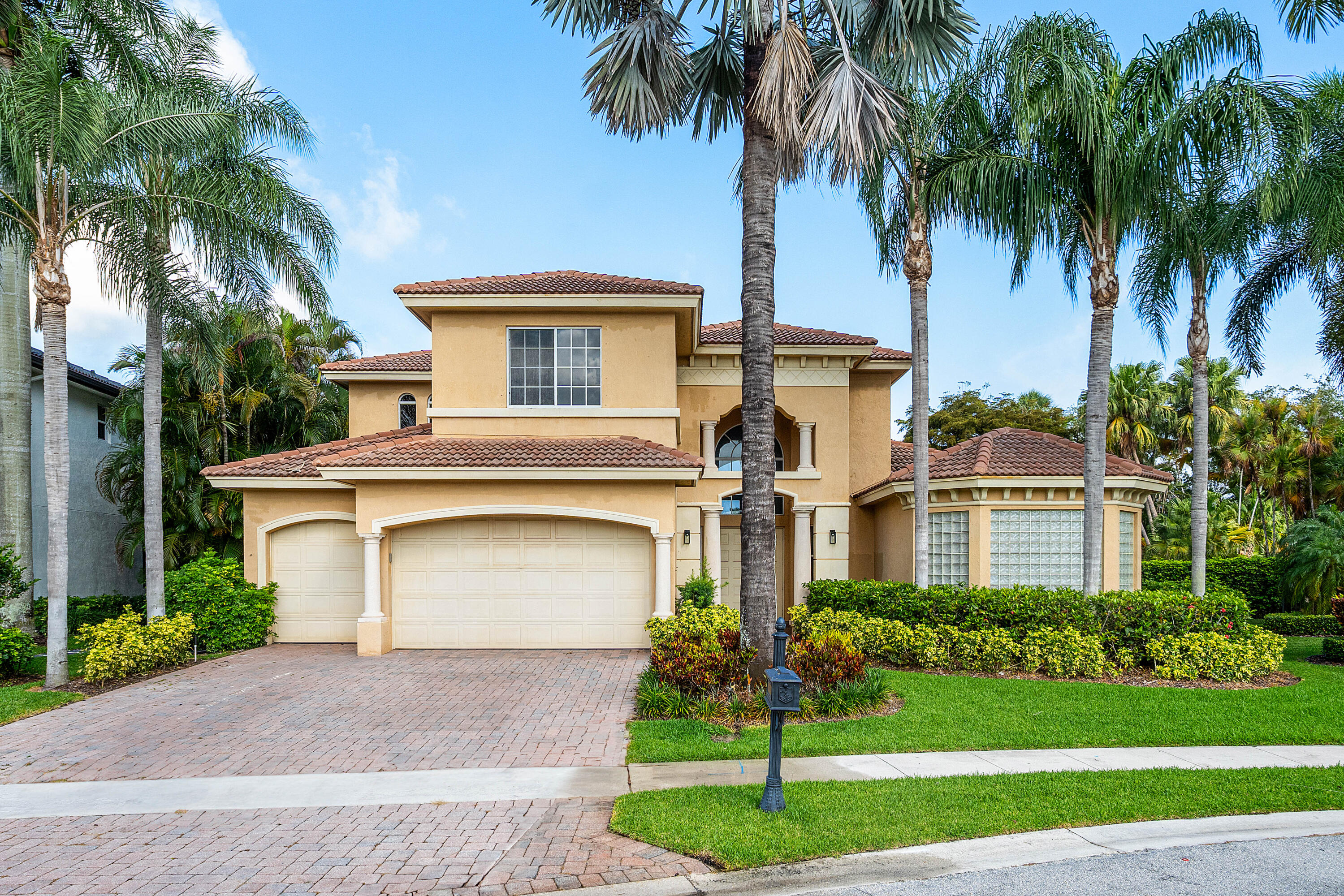 Mizner Country Club - Residential