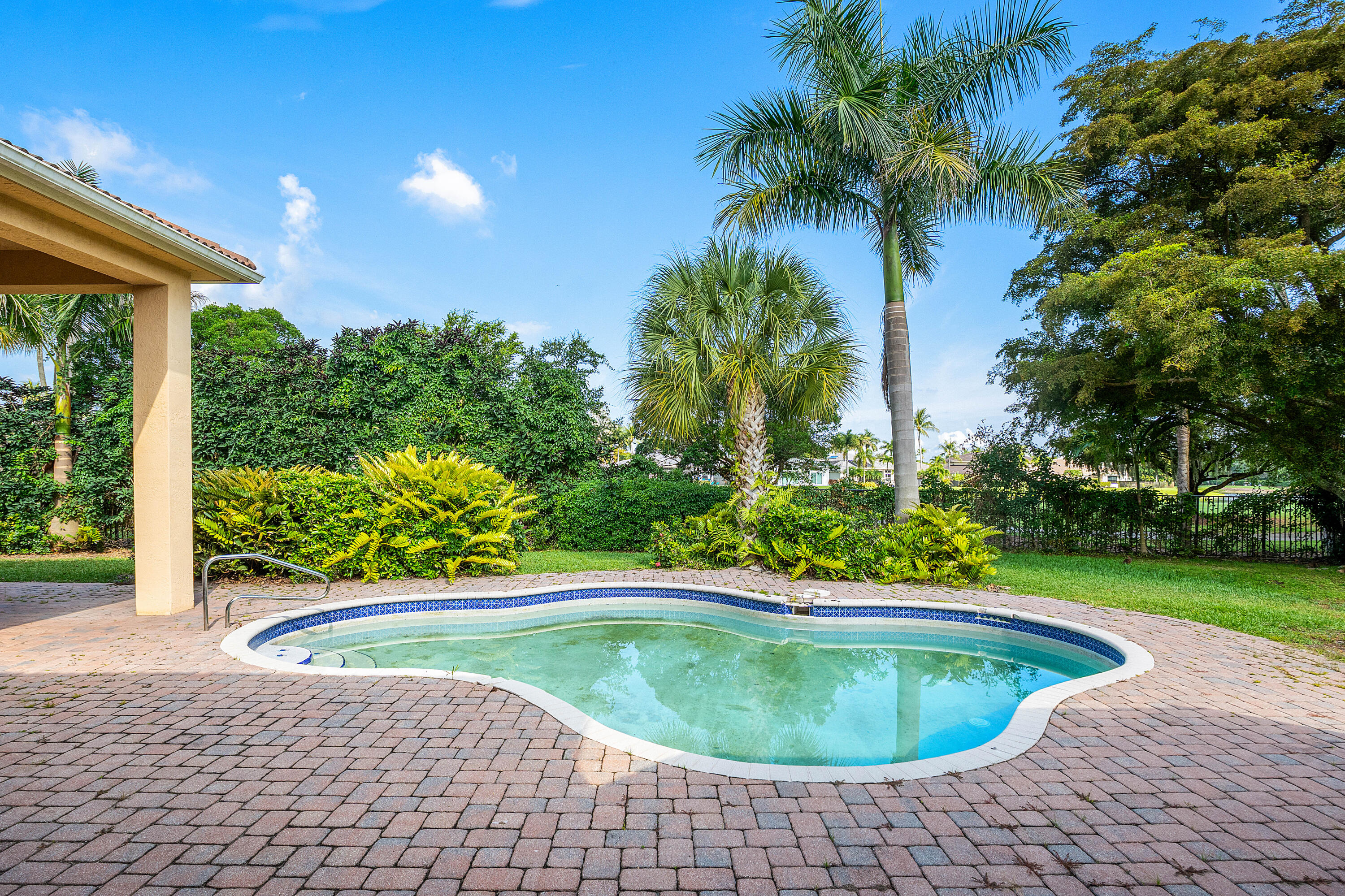 Mizner Country Club - Residential