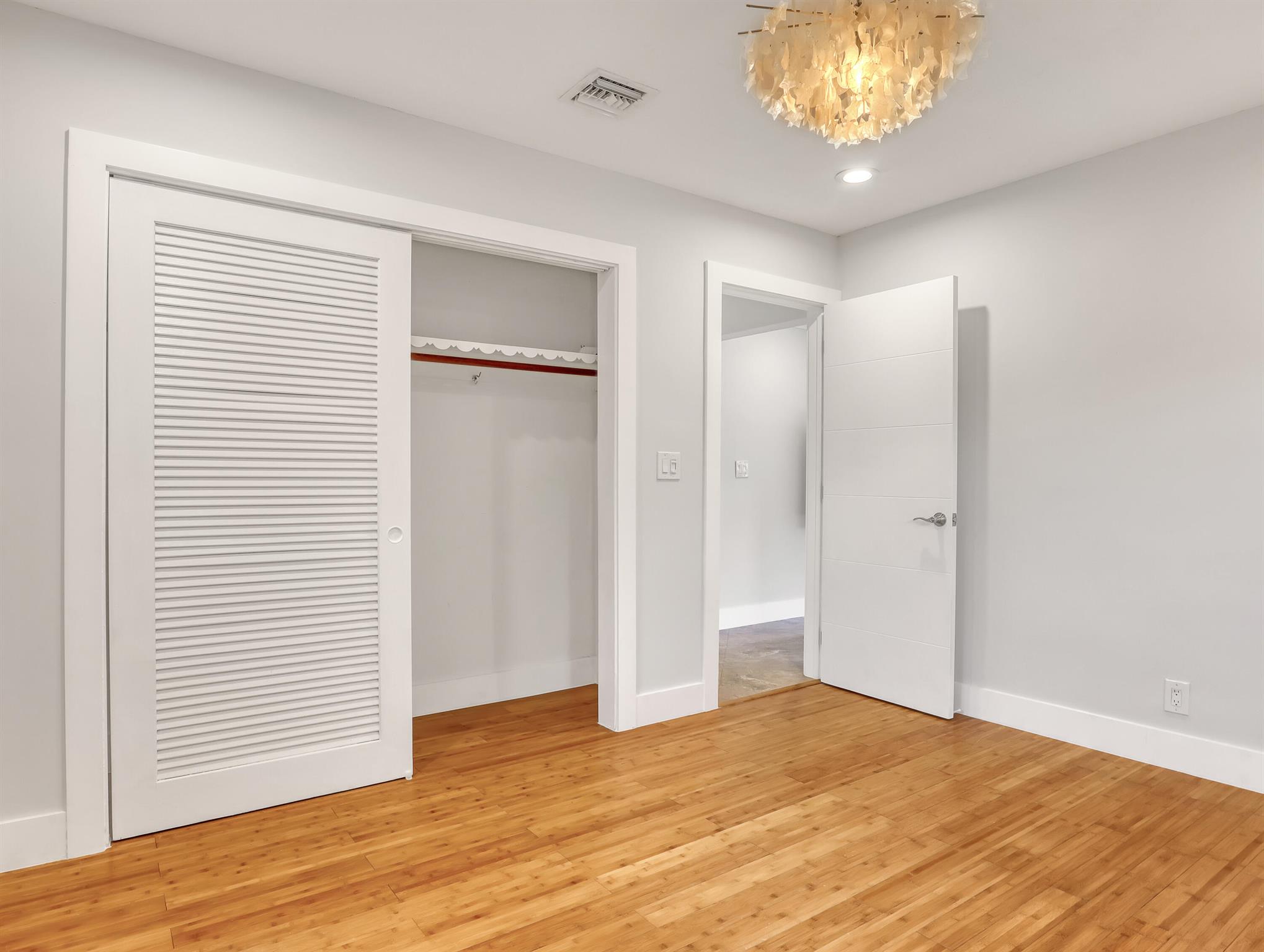 COUNTRY CLUB VILLAGE SEC - Residential Lease