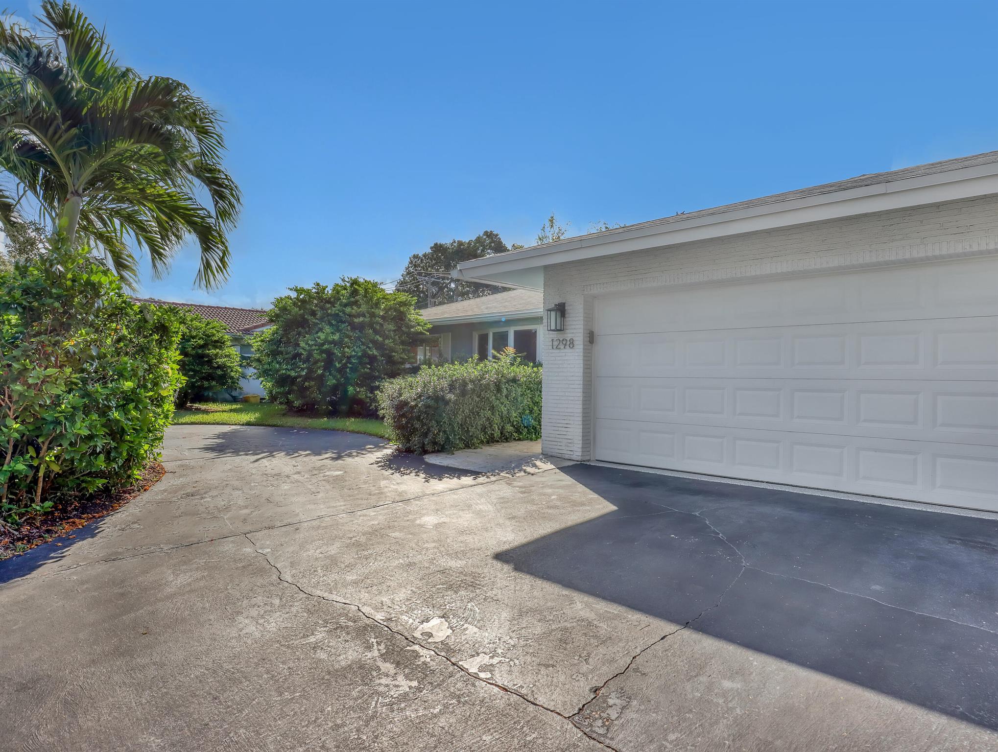 COUNTRY CLUB VILLAGE SEC - Residential Lease