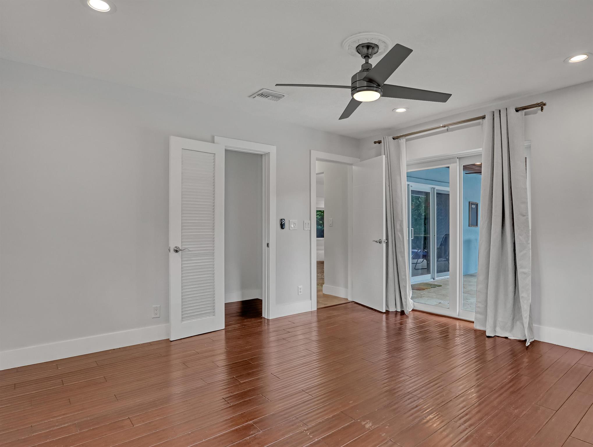 COUNTRY CLUB VILLAGE SEC - Residential Lease