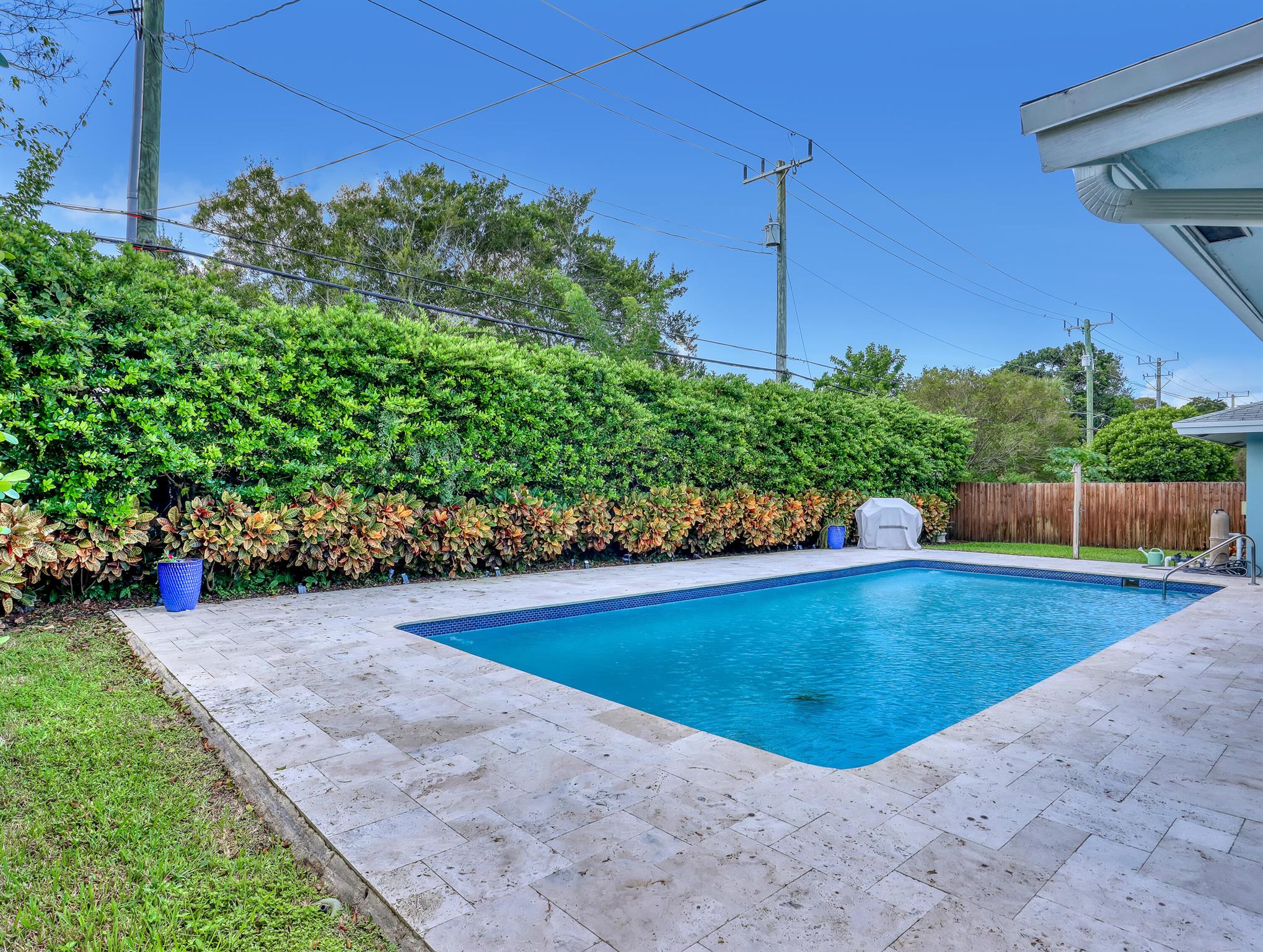COUNTRY CLUB VILLAGE SEC - Residential Lease