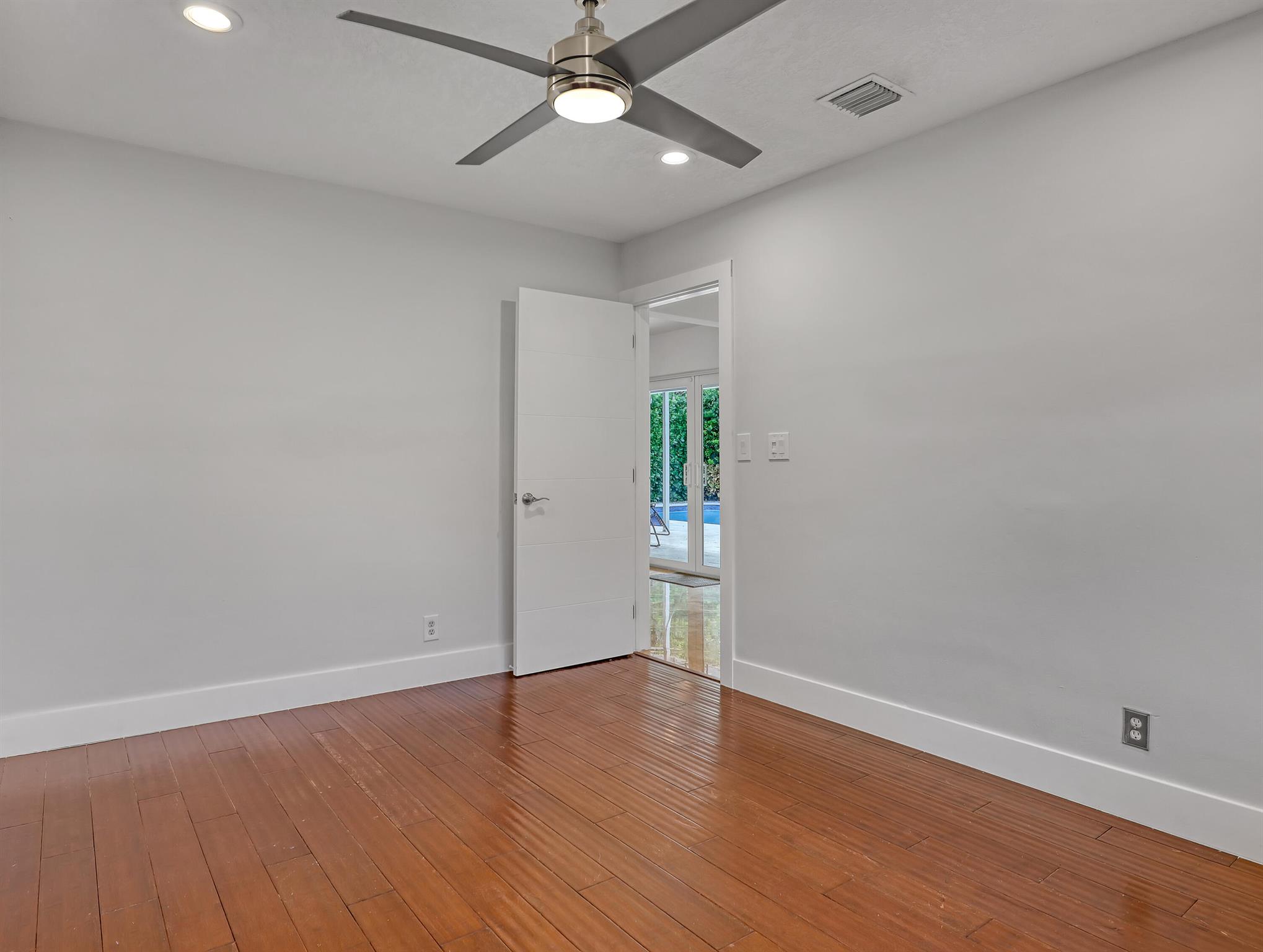 COUNTRY CLUB VILLAGE SEC - Residential Lease