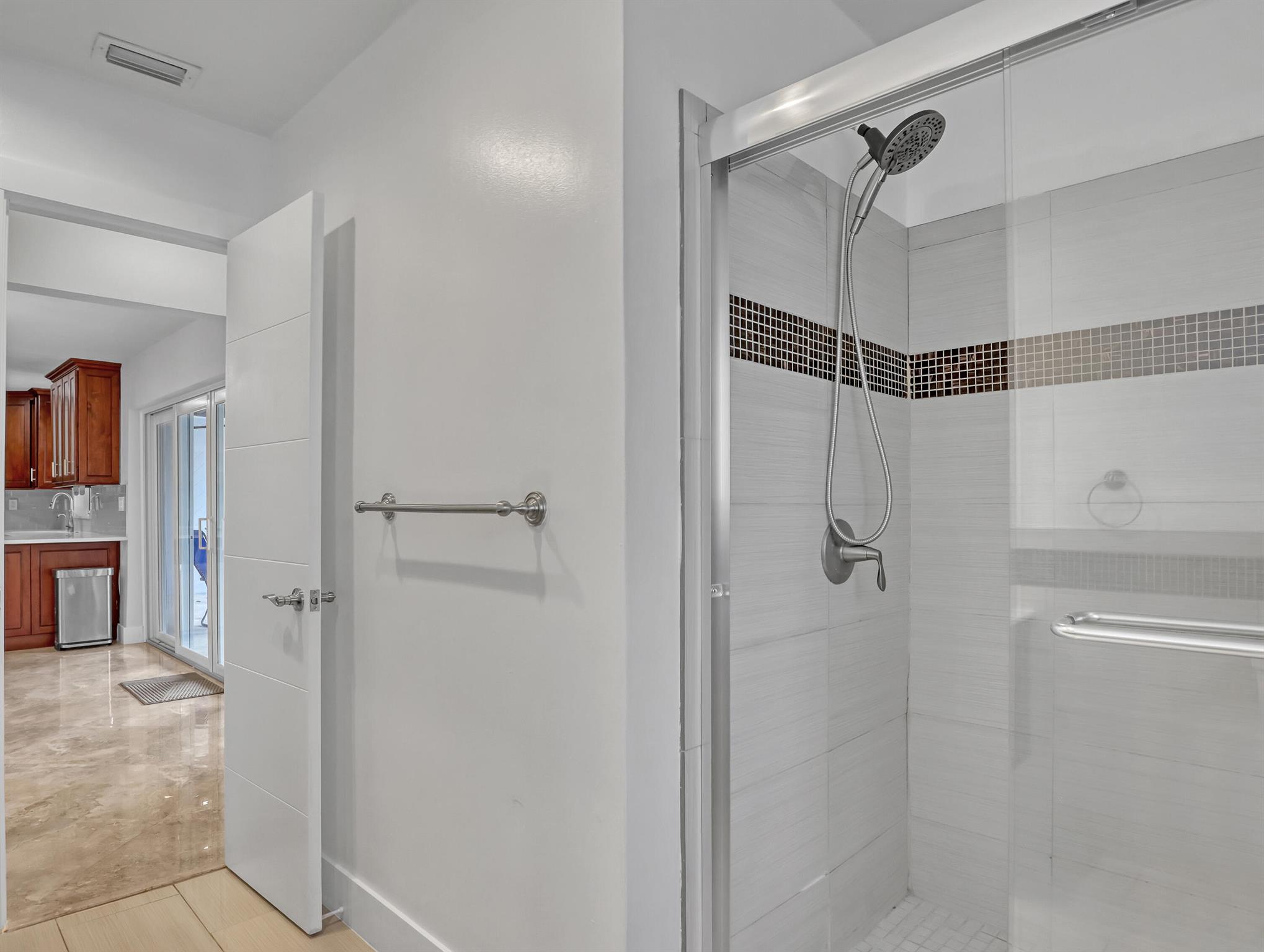 COUNTRY CLUB VILLAGE SEC - Residential Lease