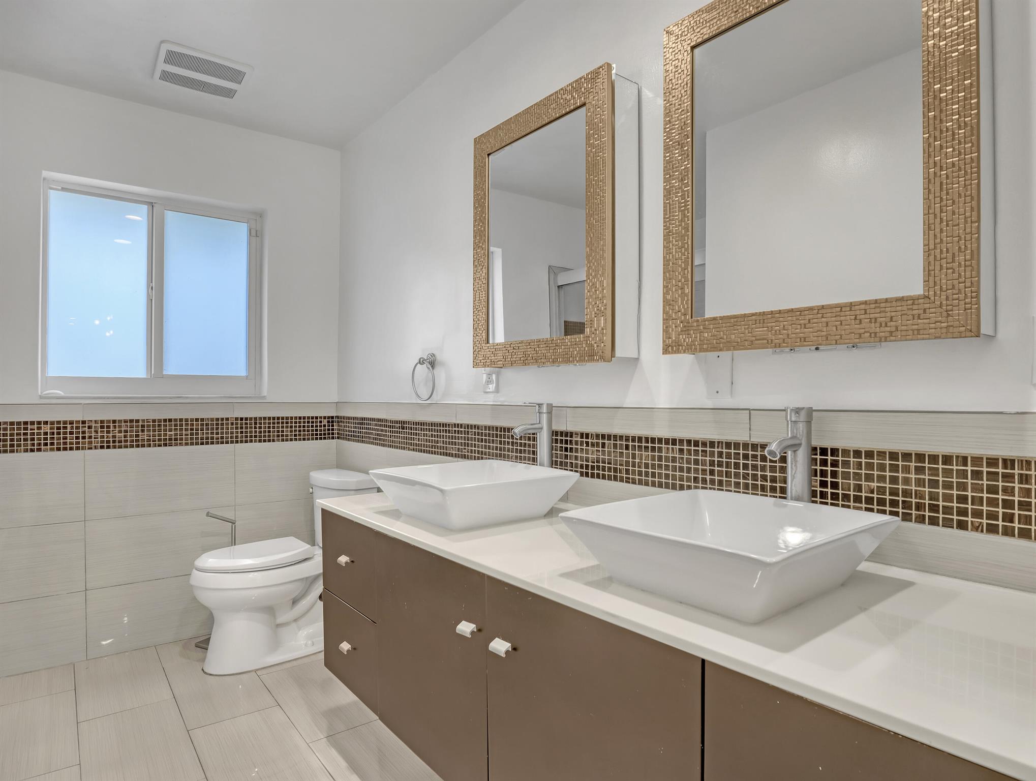 COUNTRY CLUB VILLAGE SEC - Residential Lease