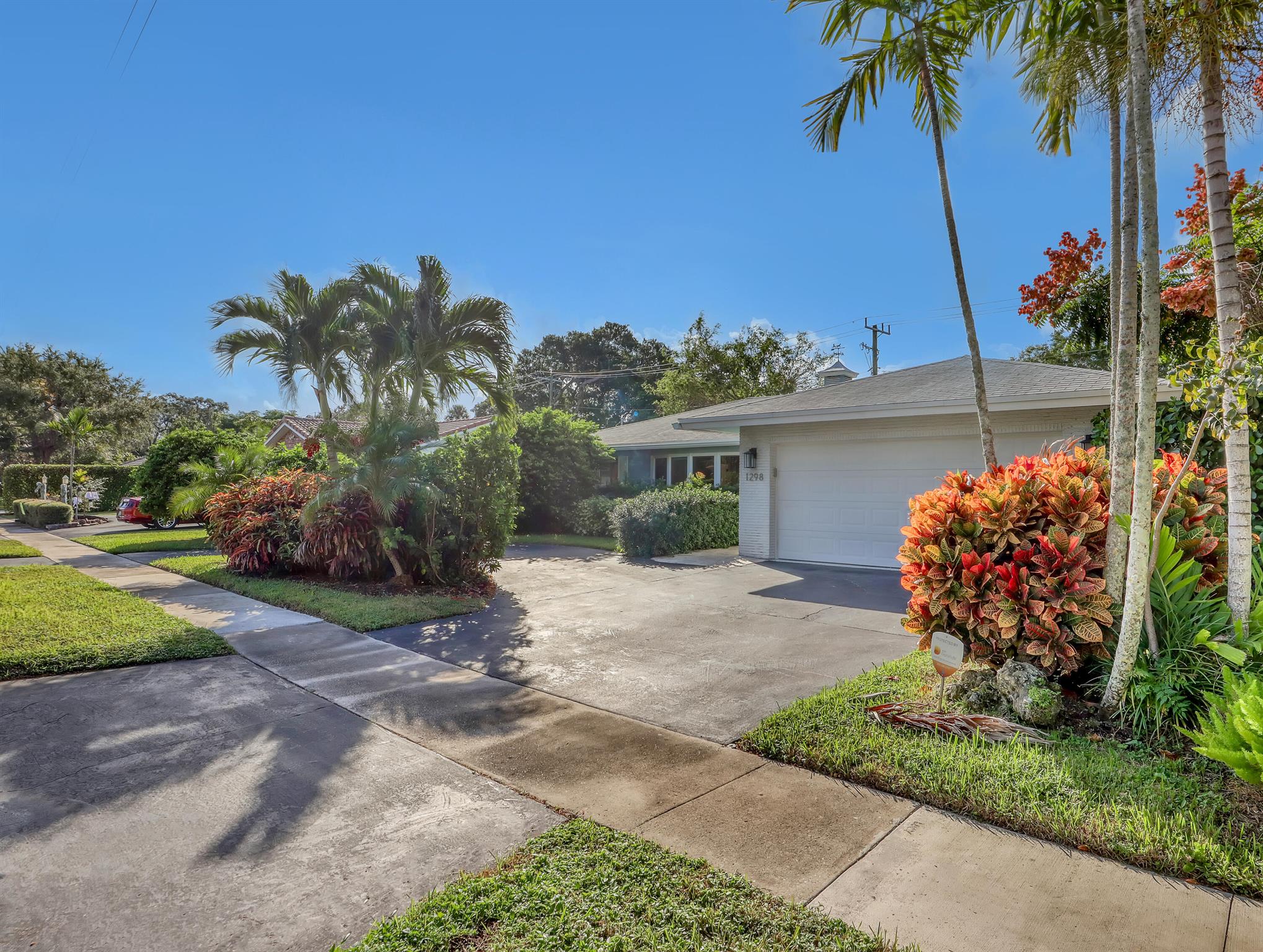 COUNTRY CLUB VILLAGE SEC - Residential Lease