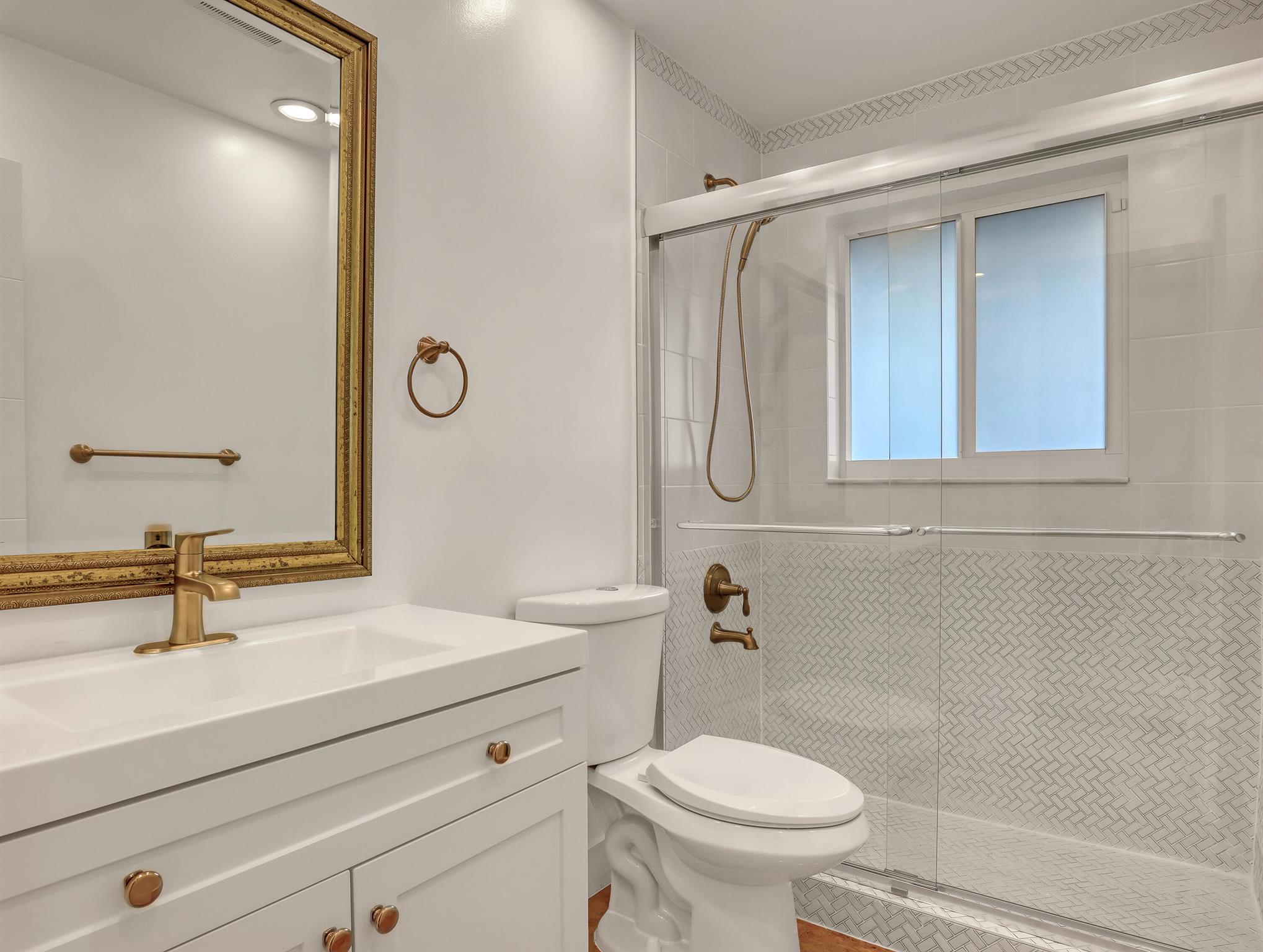 COUNTRY CLUB VILLAGE SEC - Residential Lease