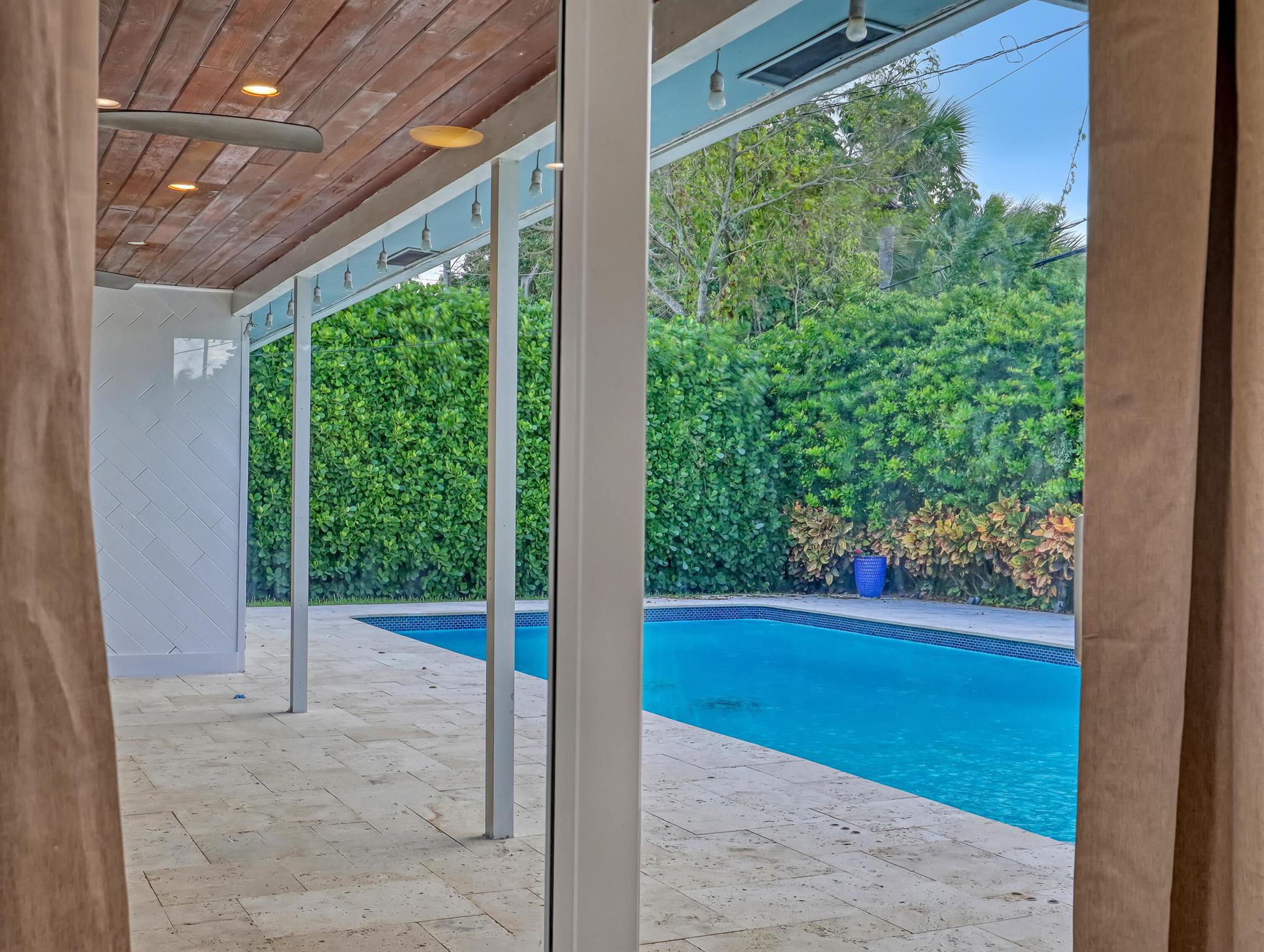COUNTRY CLUB VILLAGE SEC - Residential Lease