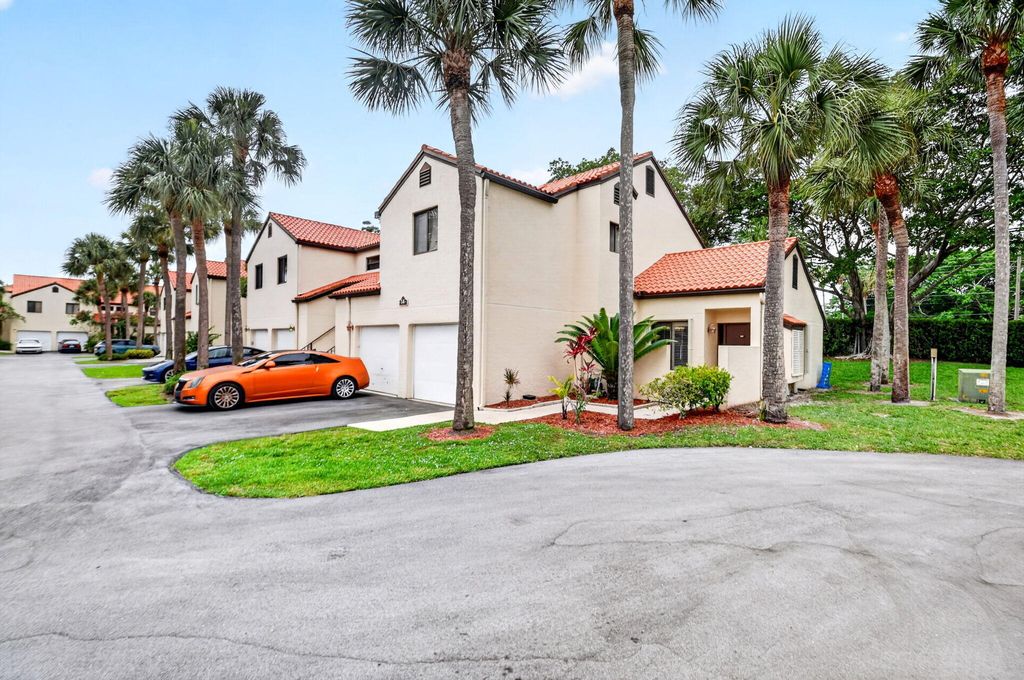 Photo of 14 Via De Casas #104, Boynton Beach, FL 33426 (MLS # B26035954)