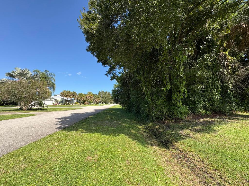 LAKEWOOD PARK-UNIT 7- BLK 75 W 1/2 OF LOT 23 AND A - Land