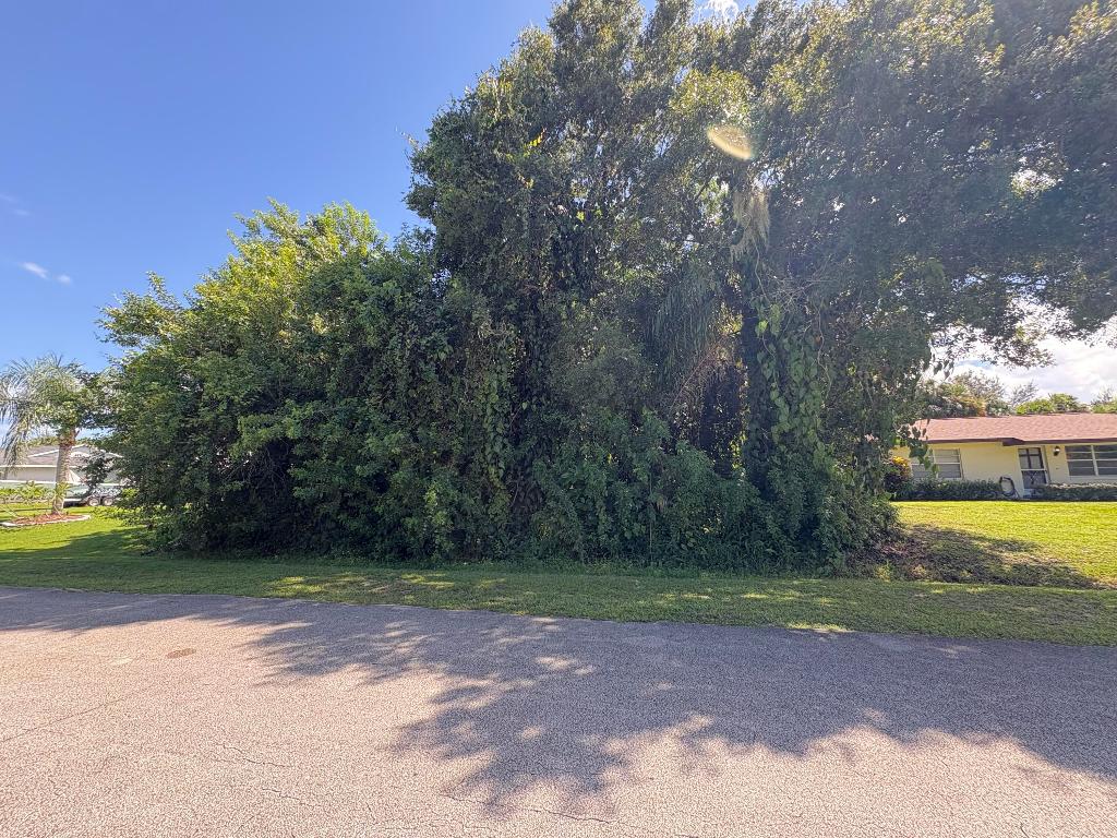 LAKEWOOD PARK-UNIT 7- BLK 75 W 1/2 OF LOT 23 AND A - Land