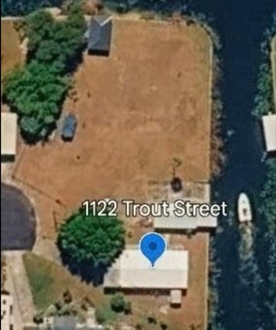 1122 Trout Street