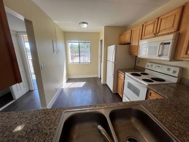 ROYALE GARDENS CONDO - Residential Lease