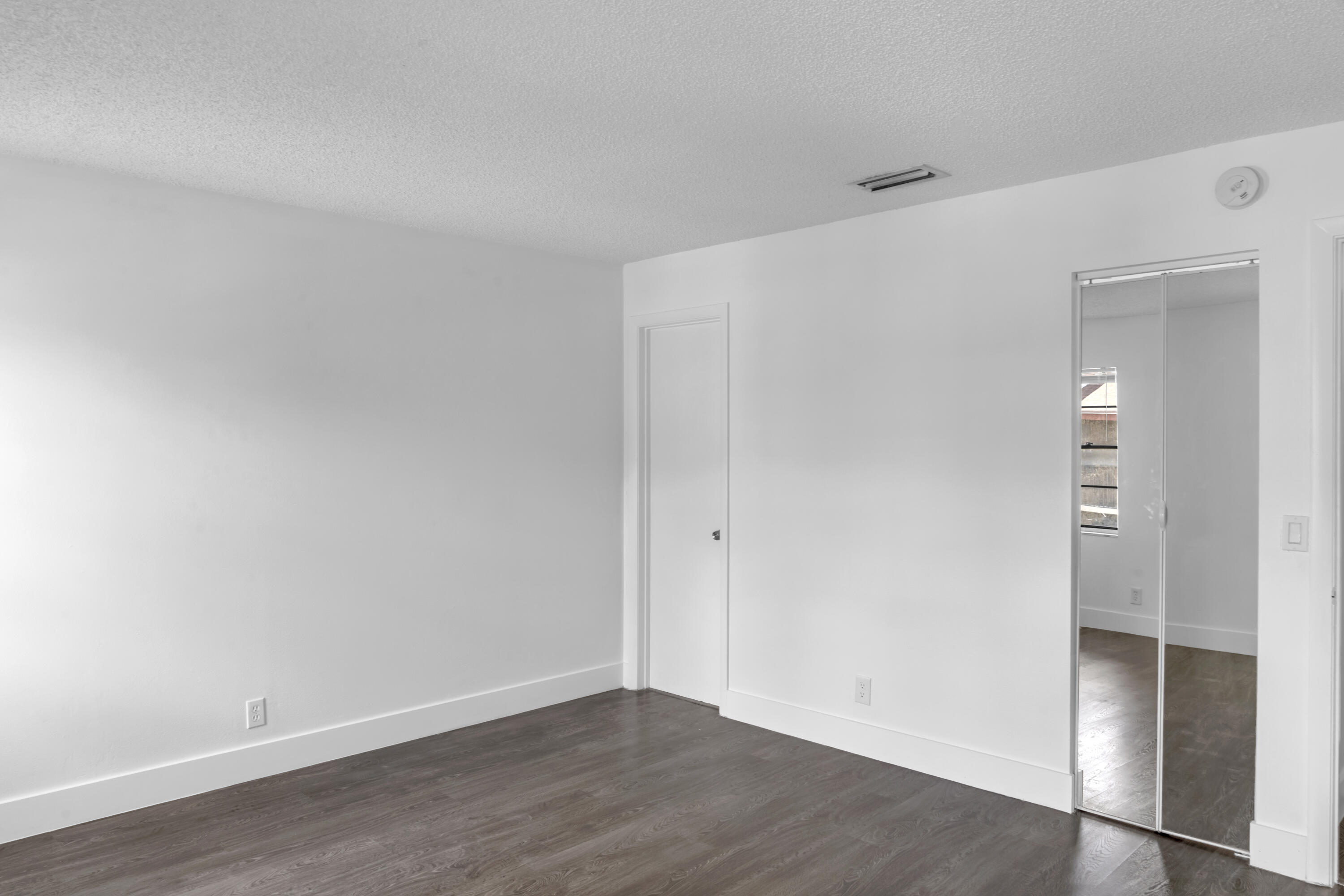 ROYALE GARDENS CONDO - Residential Lease