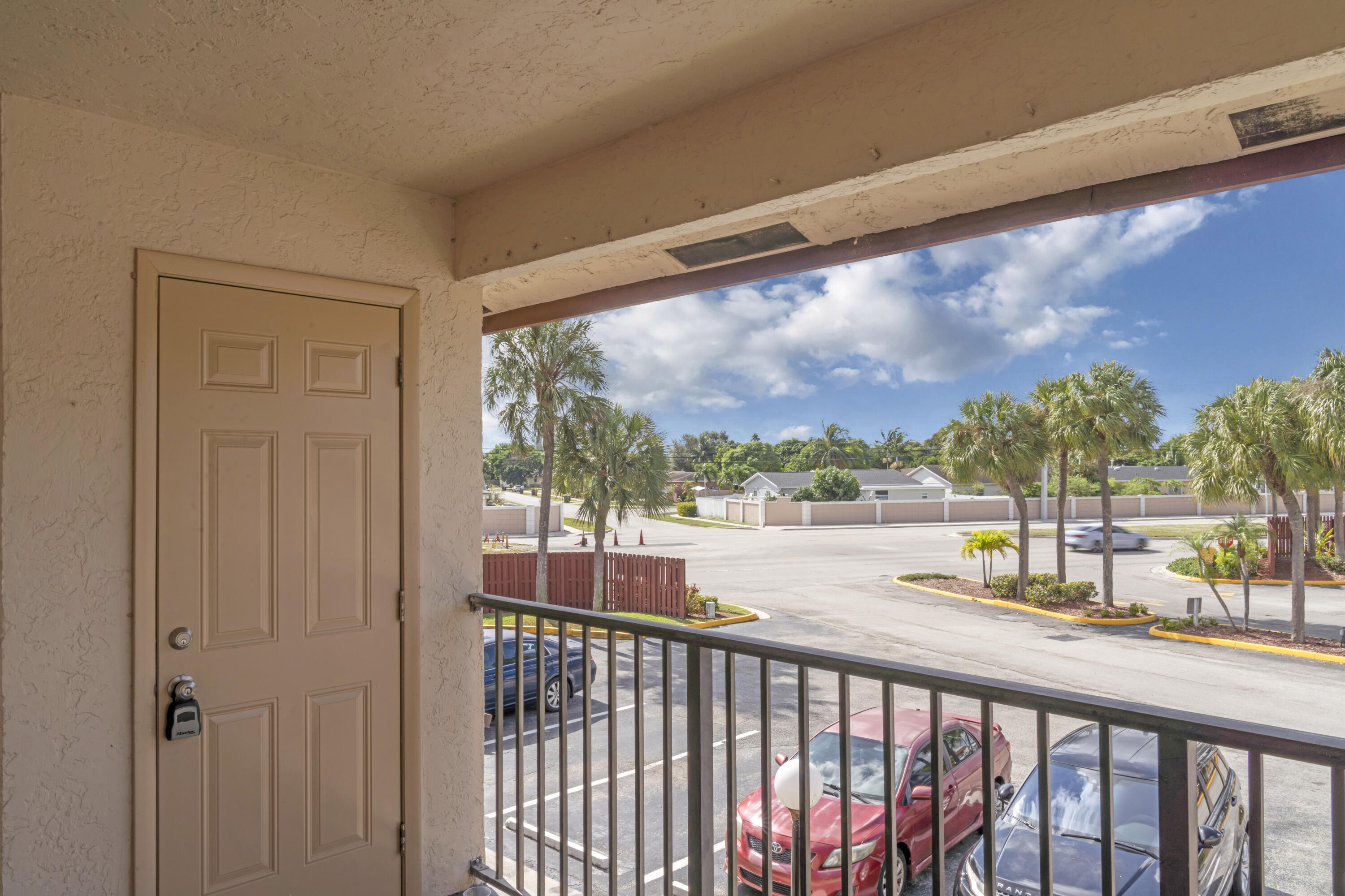 ROYALE GARDENS CONDO - Residential Lease