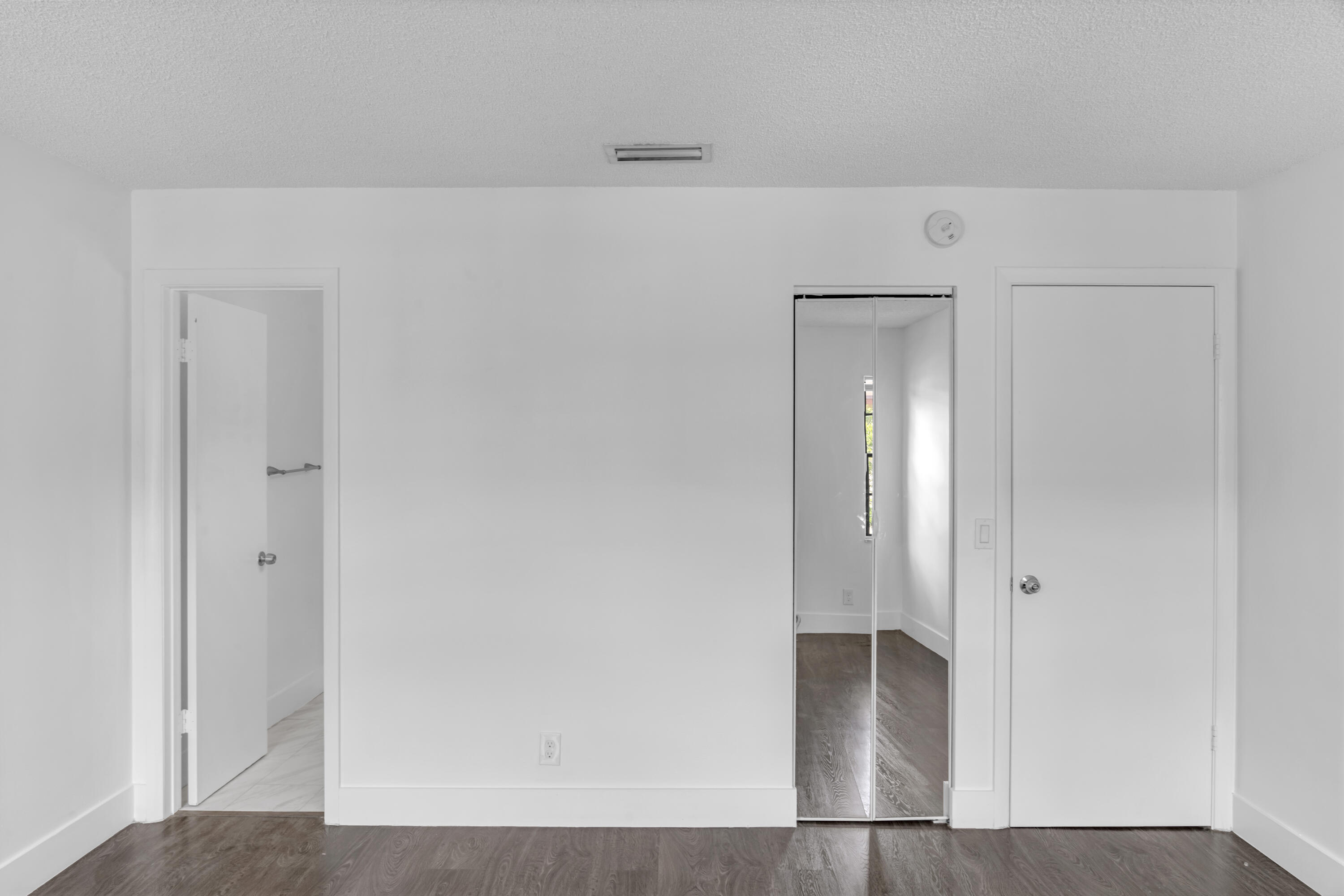 ROYALE GARDENS CONDO - Residential Lease