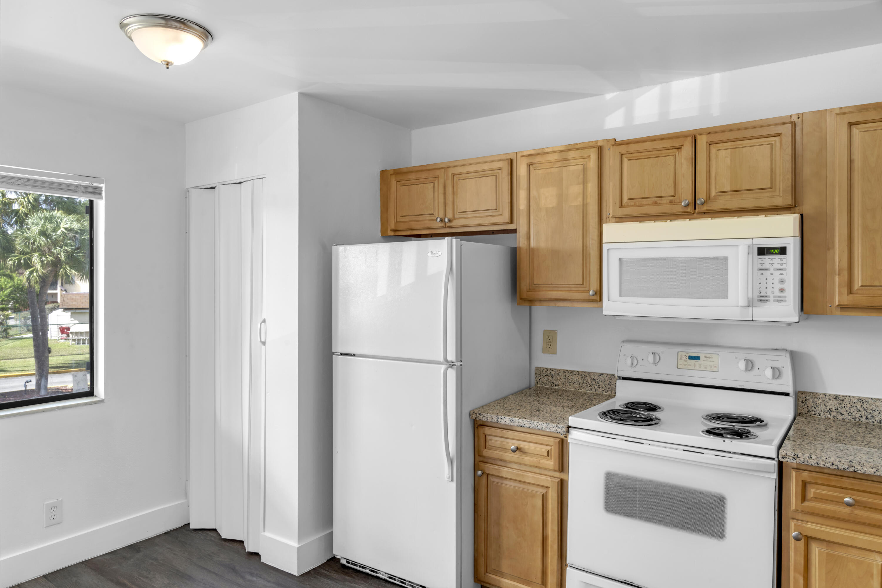 ROYALE GARDENS CONDO - Residential Lease