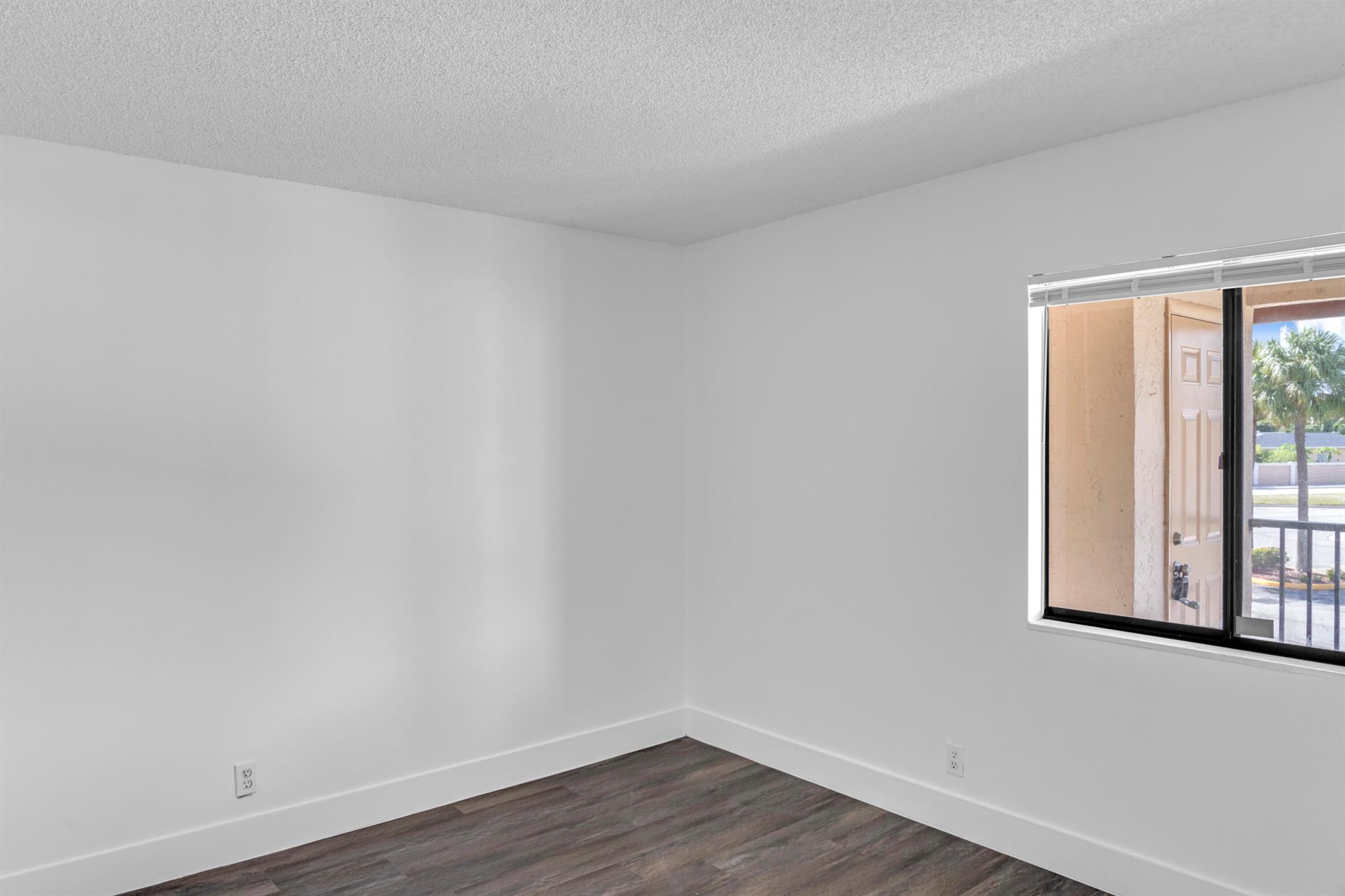 ROYALE GARDENS CONDO - Residential Lease