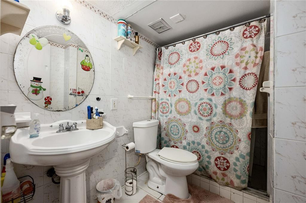 Sub Of 21-51-42 B B-13 D - Residential Lease