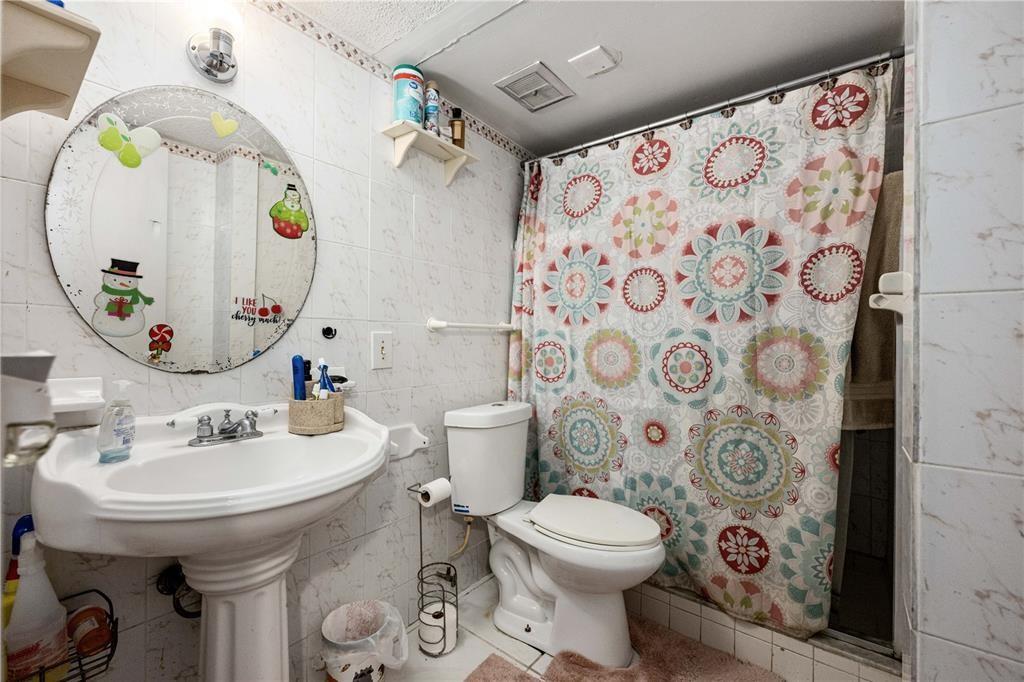 Sub Of 21-51-42 B B-13 D - Residential Lease