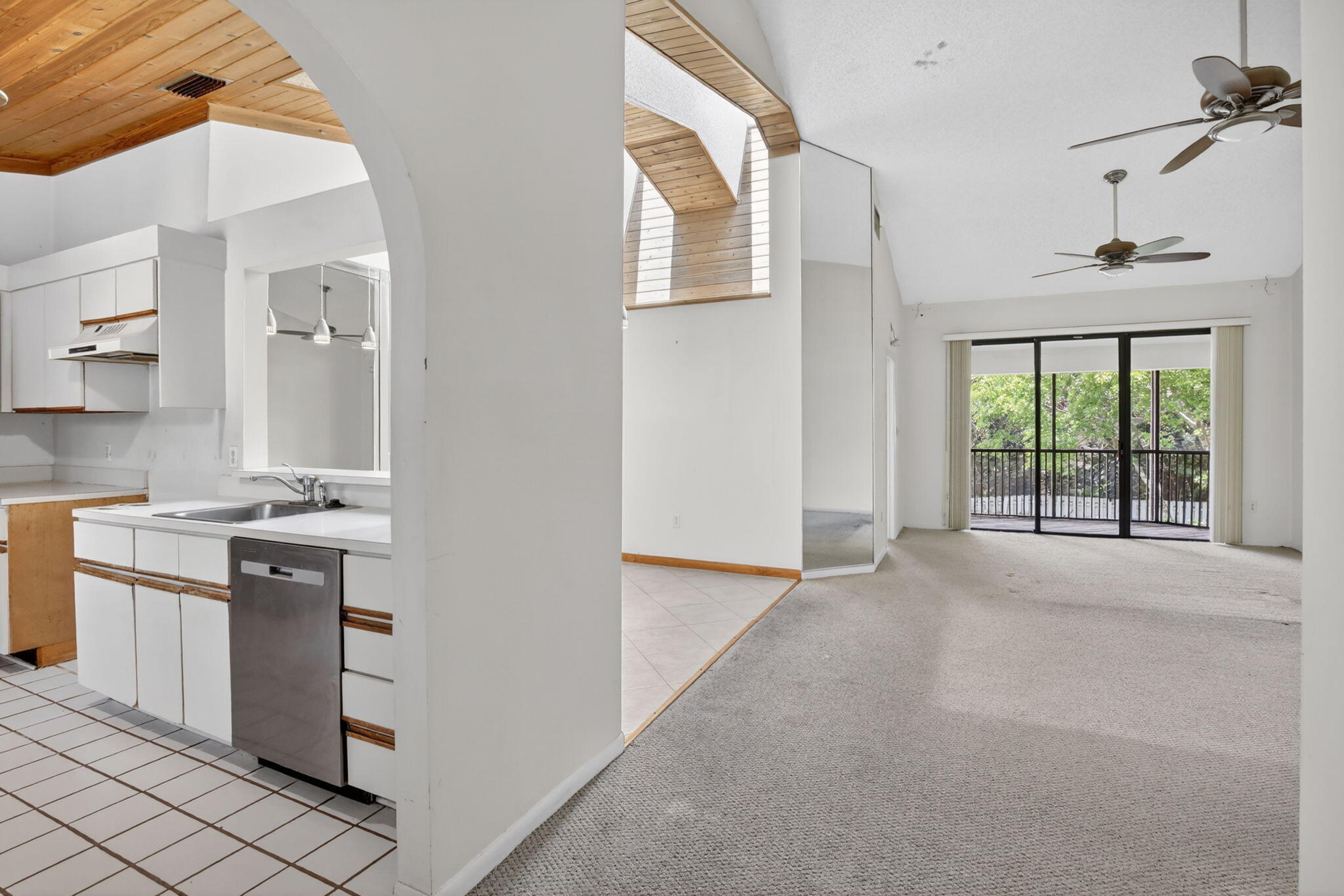 CHATHAM TOWNE AT JACARANDA CONDO - Residential