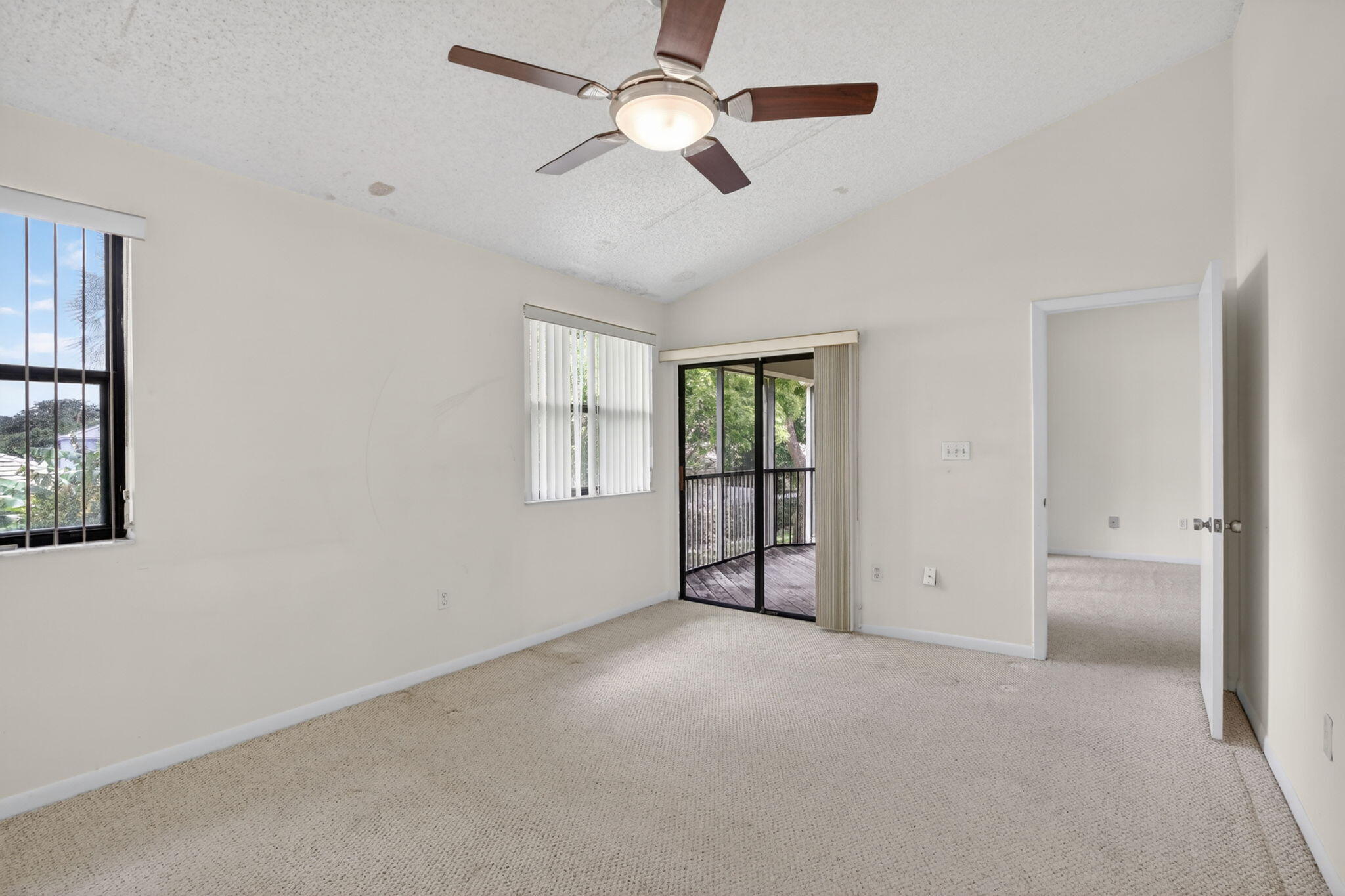 CHATHAM TOWNE AT JACARANDA CONDO - Residential