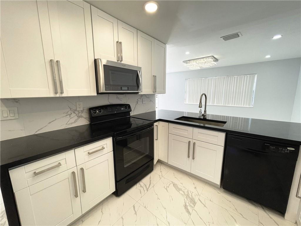 ARROWHEAD GOLF AND TENNI - Residential