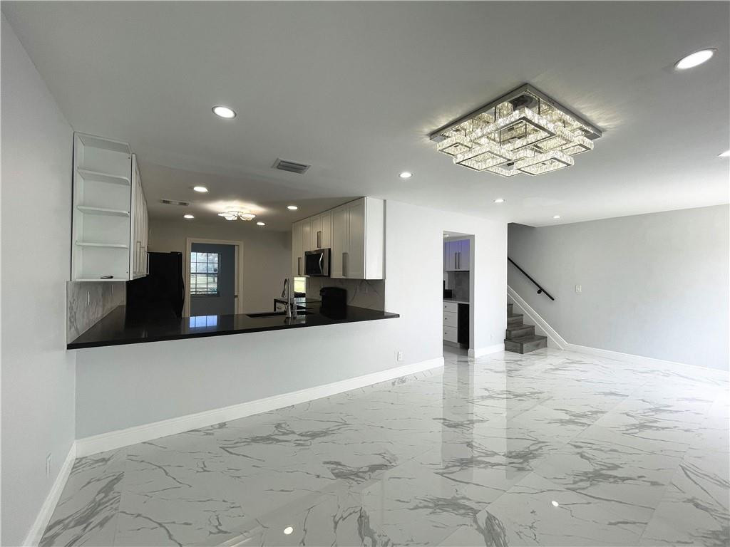 ARROWHEAD GOLF AND TENNI - Residential