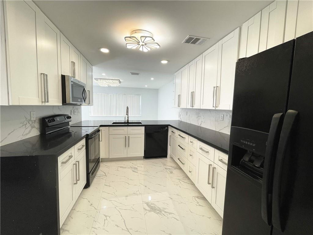 ARROWHEAD GOLF AND TENNI - Residential