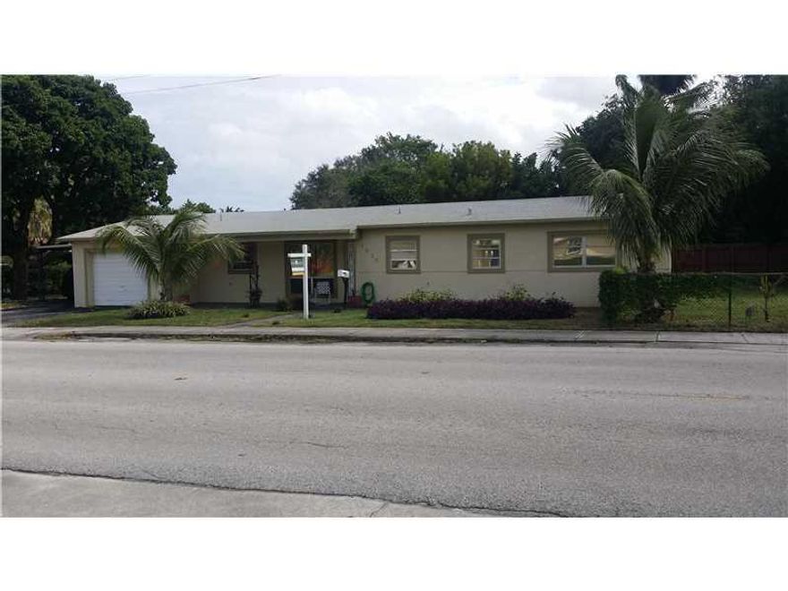 GREAT OPPORTUNITY! 3 BED 2 BATH HOME WITH 1 CAR GARRAGE ON A LARGE CORNER DOUBLE LOT. NEWER CUSTOM KITCHEN, ELECTRICAL HAS BEEN UPDATED, NEWER ROOF, LARGE SCREENED IN PATIO AND FENCED IN YARD. GREAT LOCATION! READY TO MOVE IN!