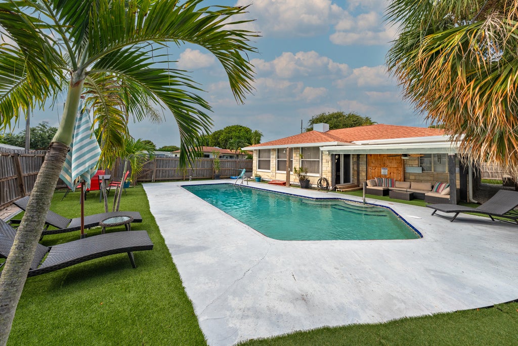 Photo of 1202 N K Street, Lake Worth Beach, FL 33460 (MLS # B26075699)