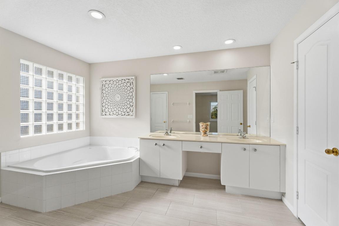 PALM POINTE AT MARTIN DOWNS (AKA MARTIN DOWNS PLAT - Residential