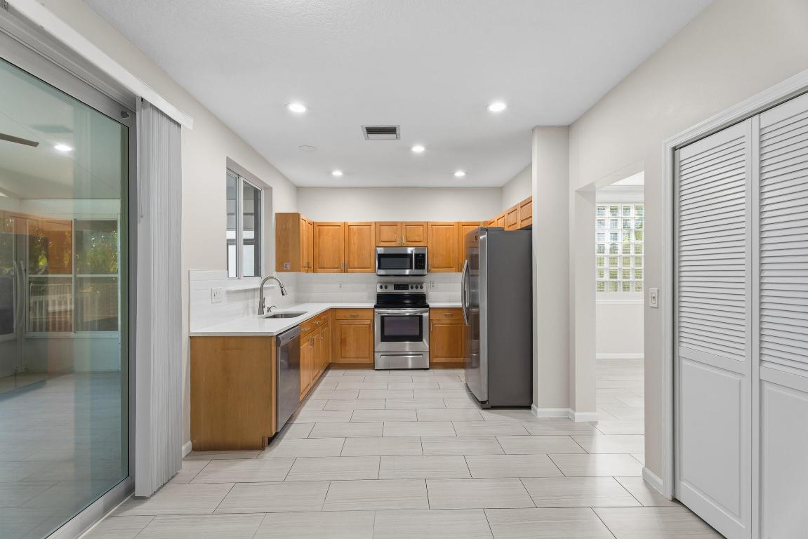 PALM POINTE AT MARTIN DOWNS (AKA MARTIN DOWNS PLAT - Residential