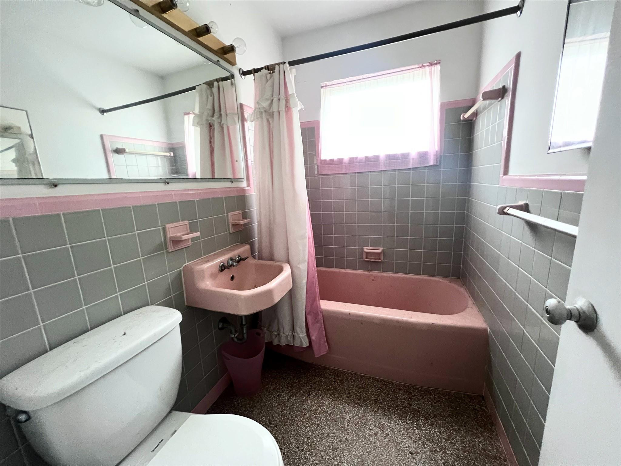 NORTH ANDREWS GARDENS FIR - Residential