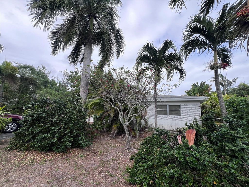 Photo of 111 NE 47th Street, Oakland Park, FL 33334 (MLS # F10550429)