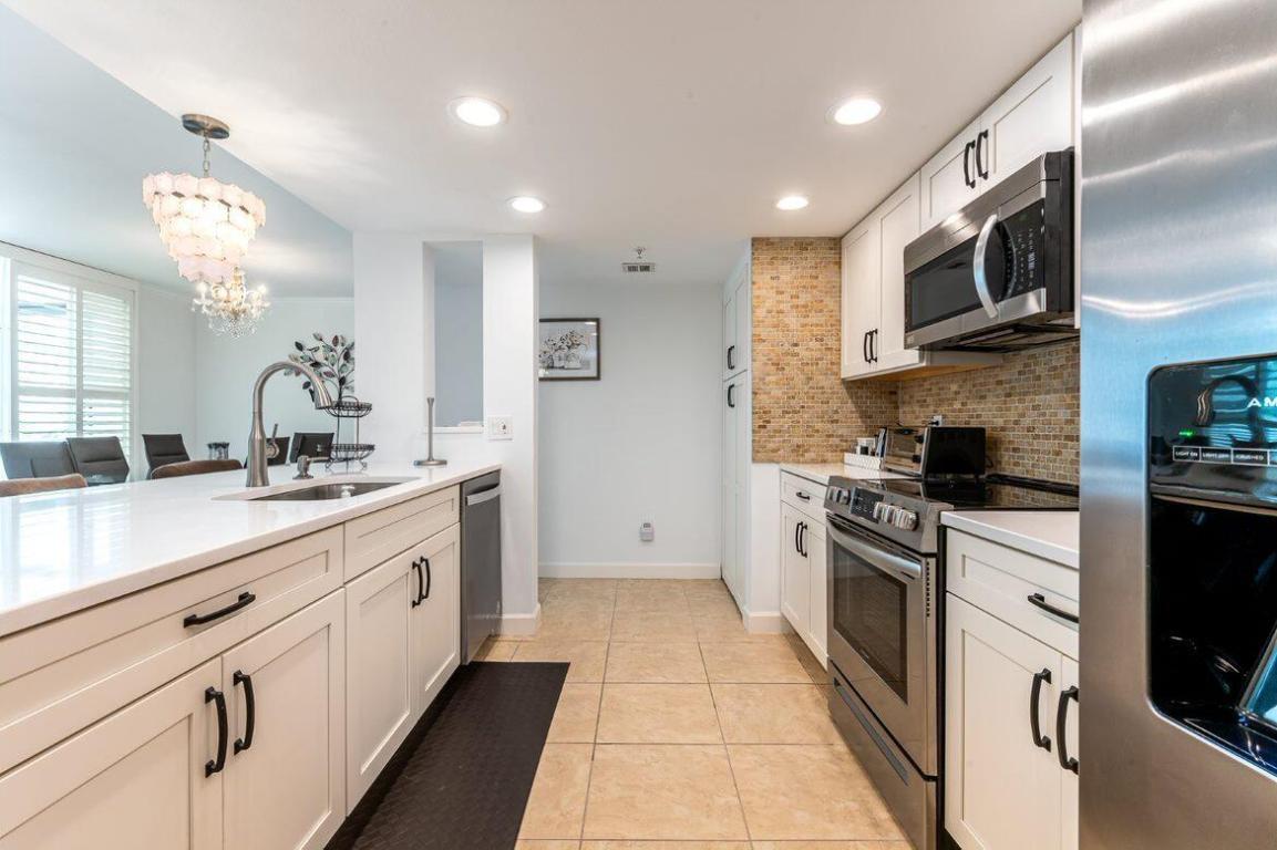 LAKESIDE CONDO - Residential Lease