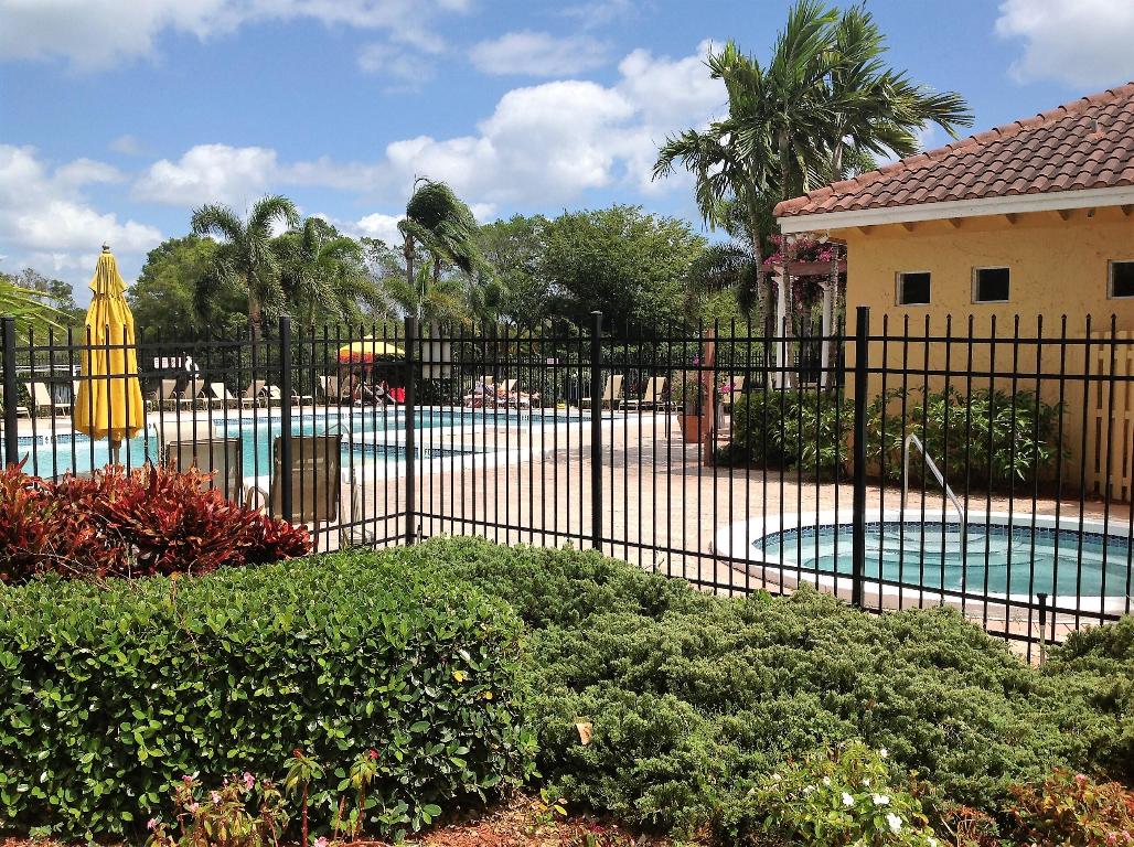 LAKESIDE CONDO - Residential Lease