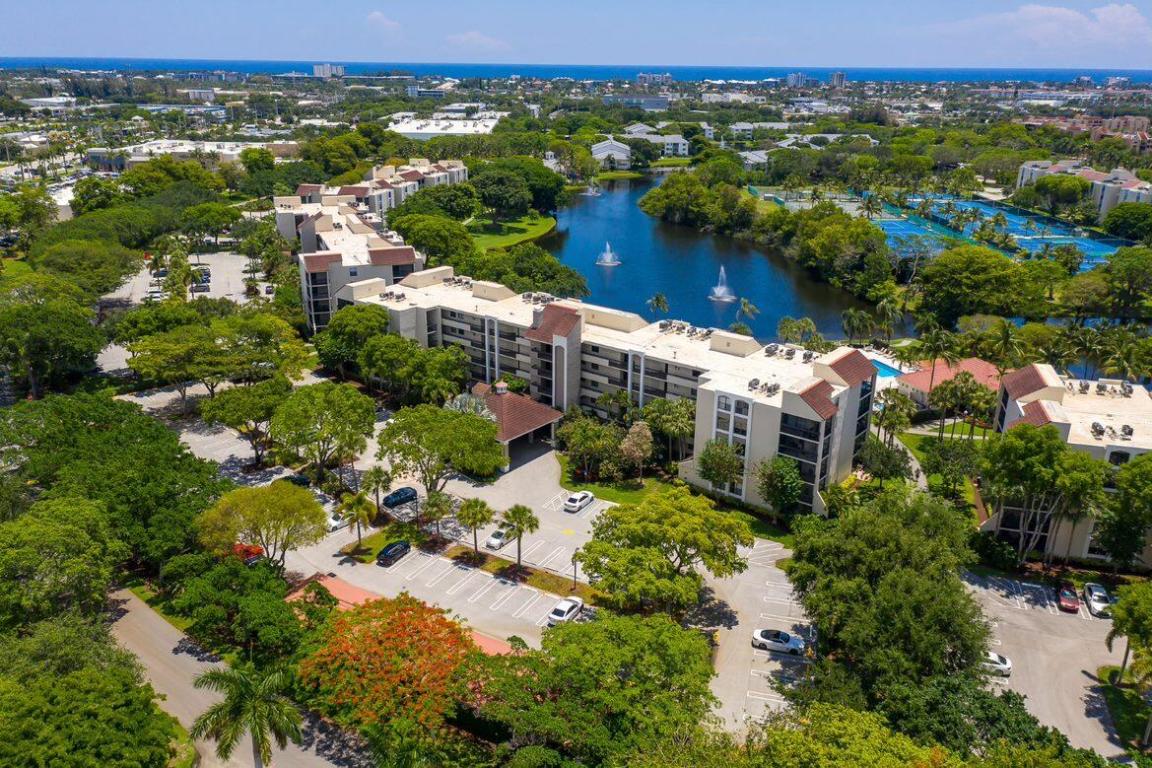 LAKESIDE CONDO - Residential Lease