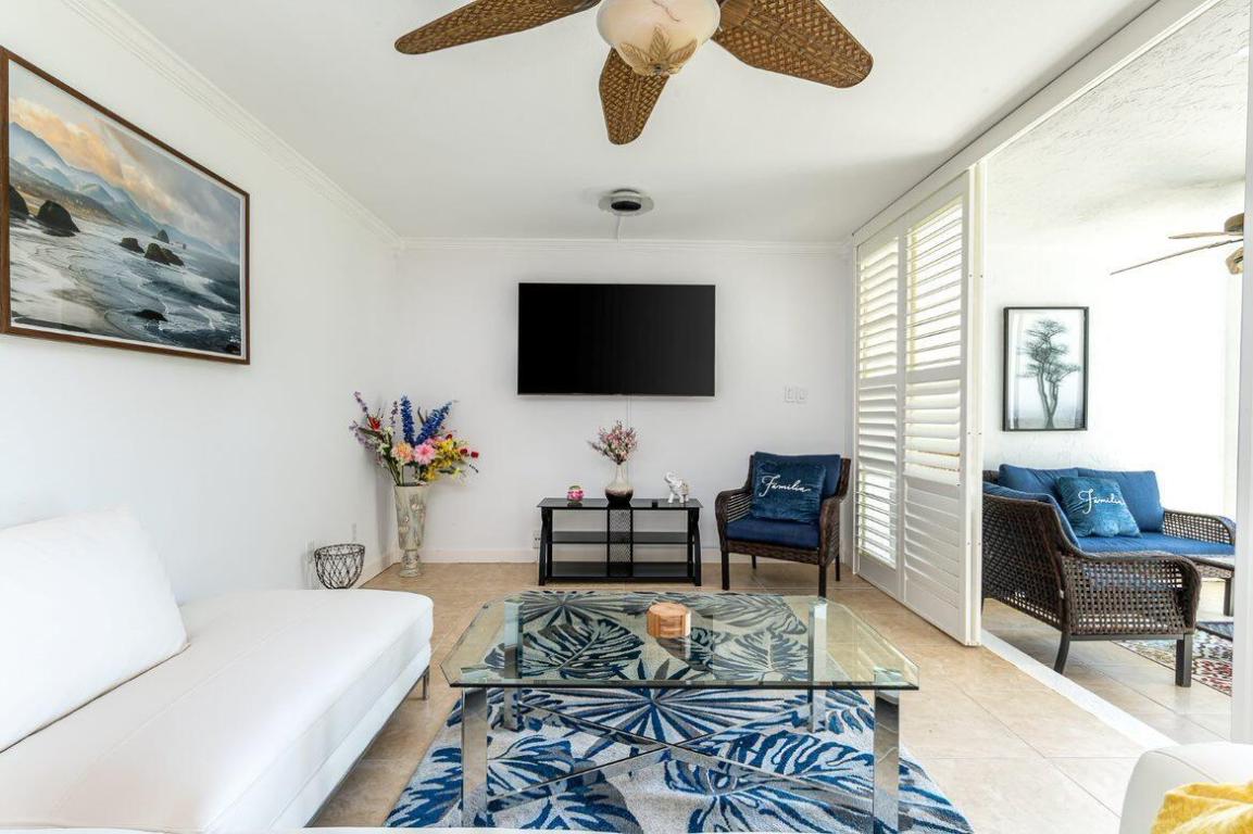 LAKESIDE CONDO - Residential Lease