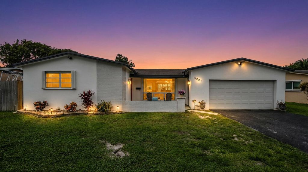 Photo of 5221 SW 89th Avenue, Cooper City, FL 33328 (MLS # B26008081)