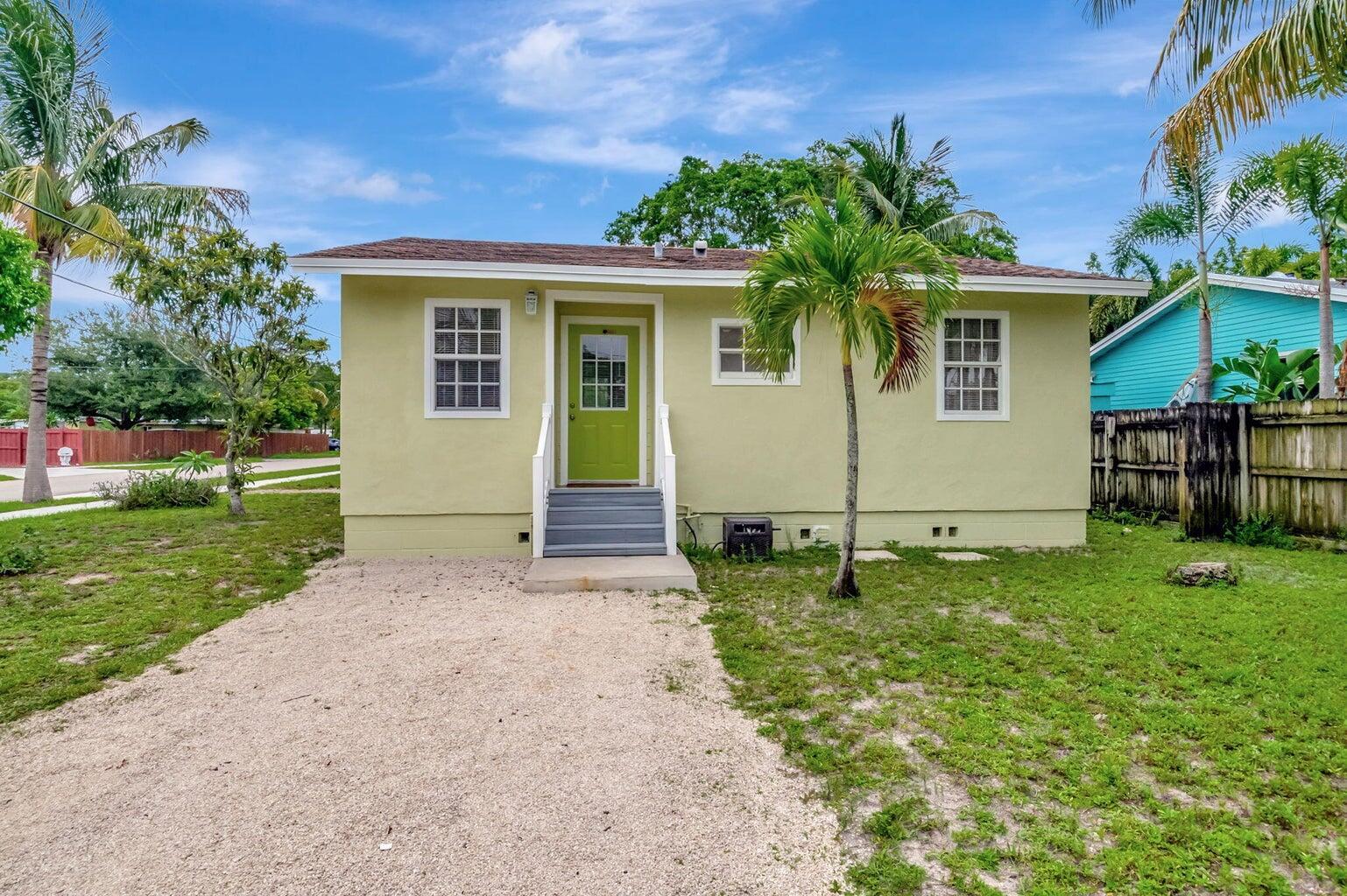 This charming home features 2 bedrooms and 1 bath a spacious kitchen with cherry cabinets, stainless appliances and a stackable washer/dryer. The home is situated on a corner lot in desirable East Delray Beach no HOA or restrictions! located only 1 mile to Atlantic Avenue's Restaurants, Shopping, Concerts & Festivities! Boaters, less than a mile to Intracoastal Knowles Park Boat Ramp And just down the street from the new Whole Foods and more.... Can be furnished or unfurnished