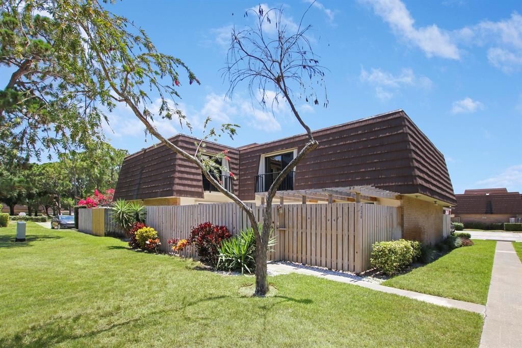 Photo of 726 7th Lane, Palm Beach Gardens, FL 33418 (MLS # R10720155)