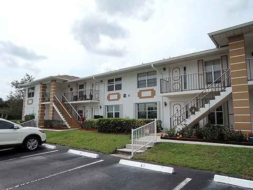 Photo of 733 High Point Boulevard #D-1, Fort Pierce, FL 34982 (MLS # R10783436)