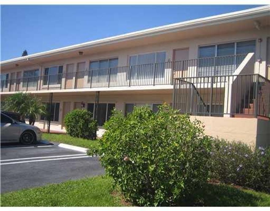 Centrally located condo between Boynton and Delray. Minutes to the beach! Tile floors throughout entire unit. Spacious living space with a large bedroom.
