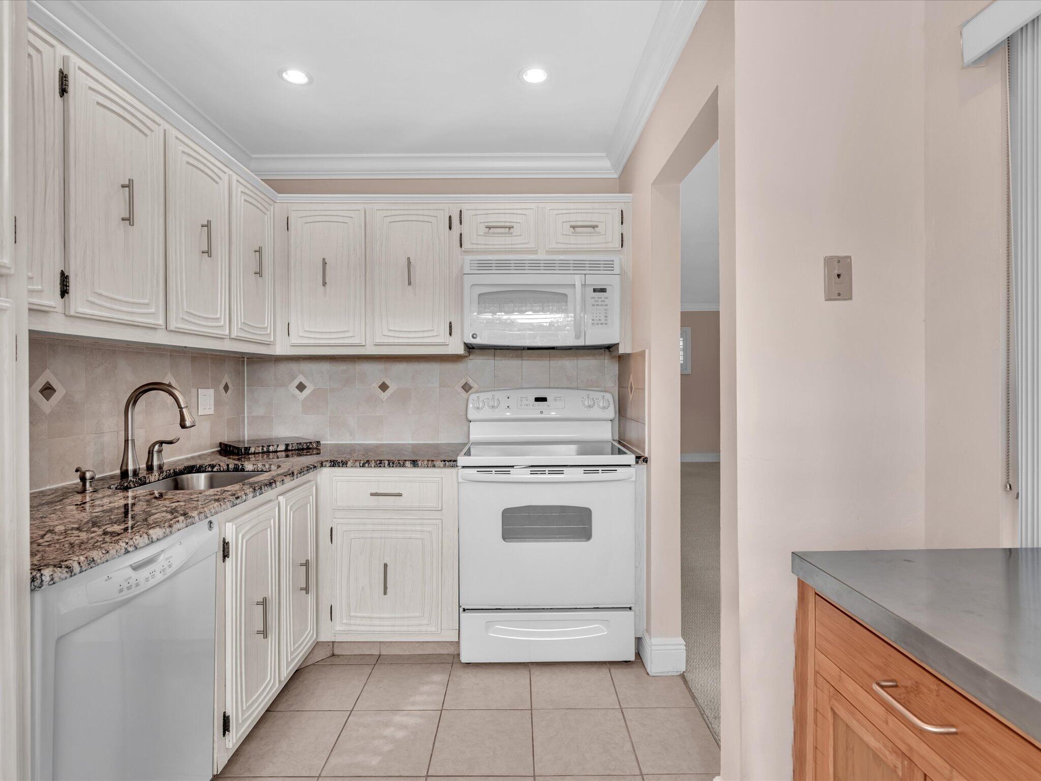 COLONIAL CLUB CONDO SEC 1 - Residential