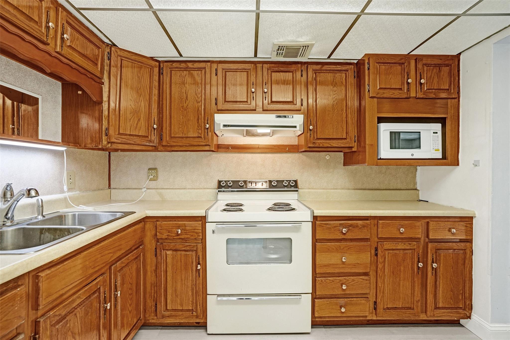 BREEZESWEPT PARK ESTATES - Residential