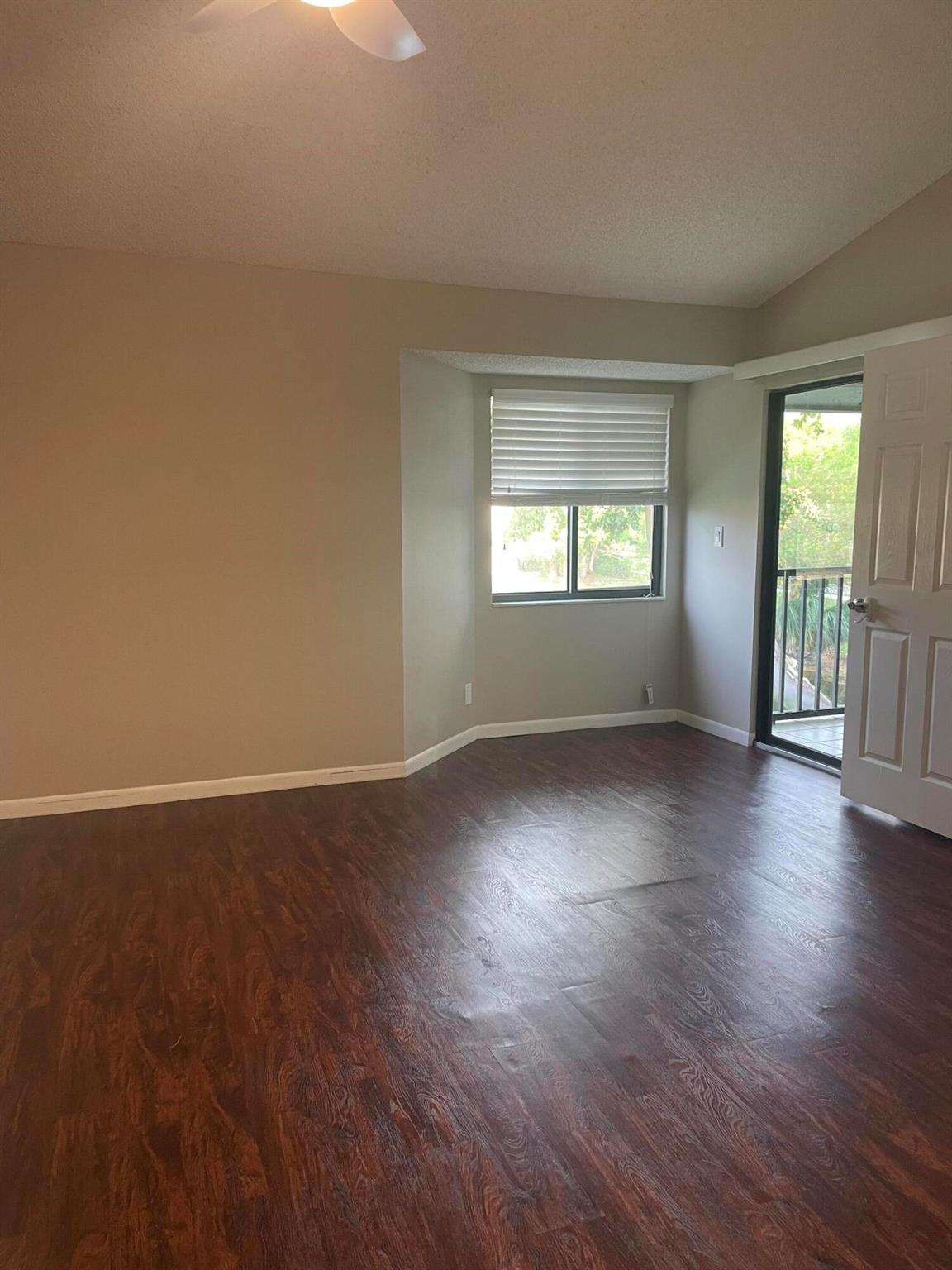 911 Harbour Pointe Way 911