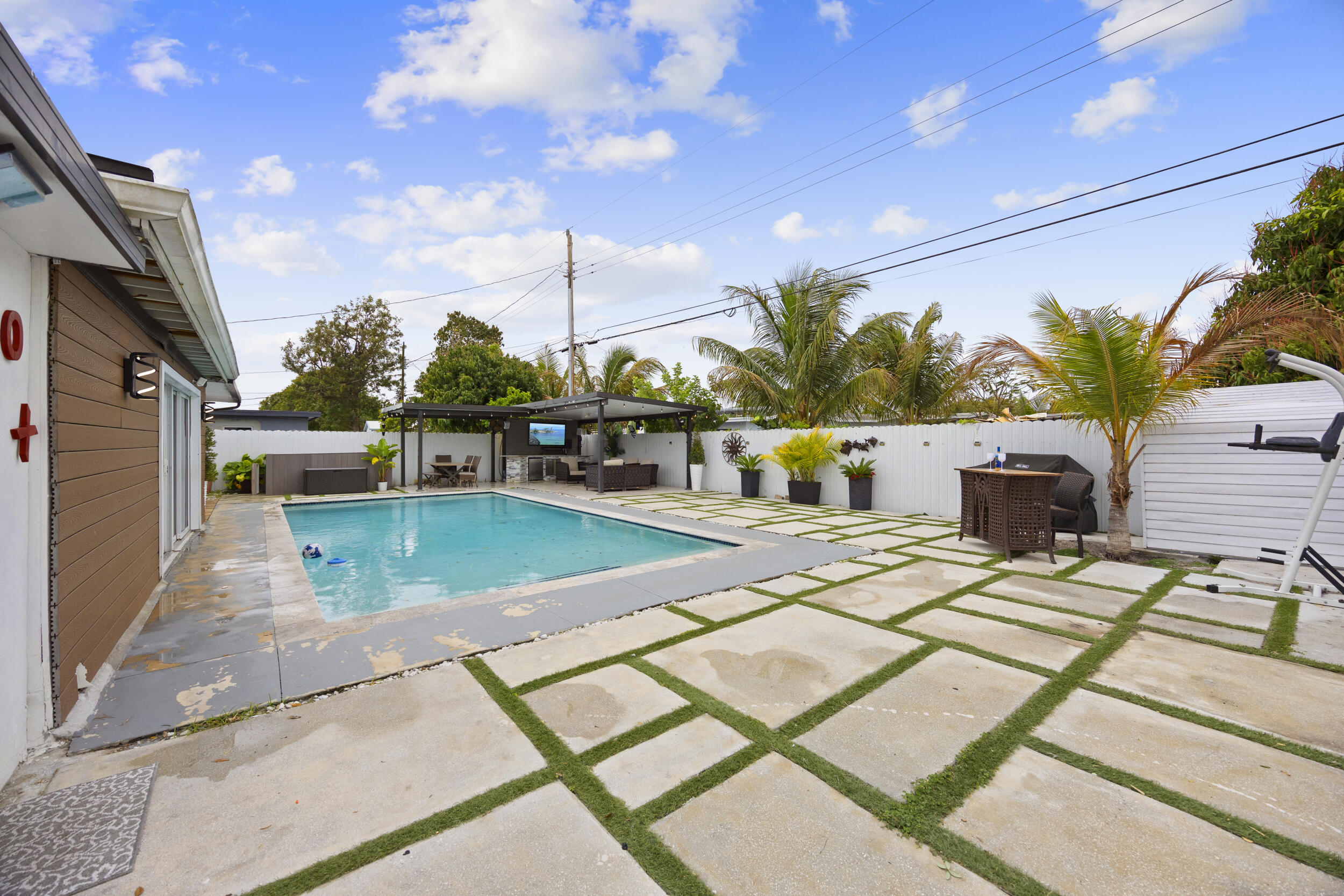 FOREST HILL VILLAGE 4 - Residential